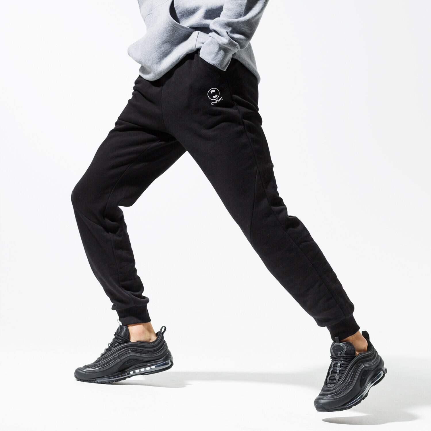 Bărbați pantaloni CONFRONT PANTALONI  ESSENTIAL BLK PANTS CF39SPM30001 Negru