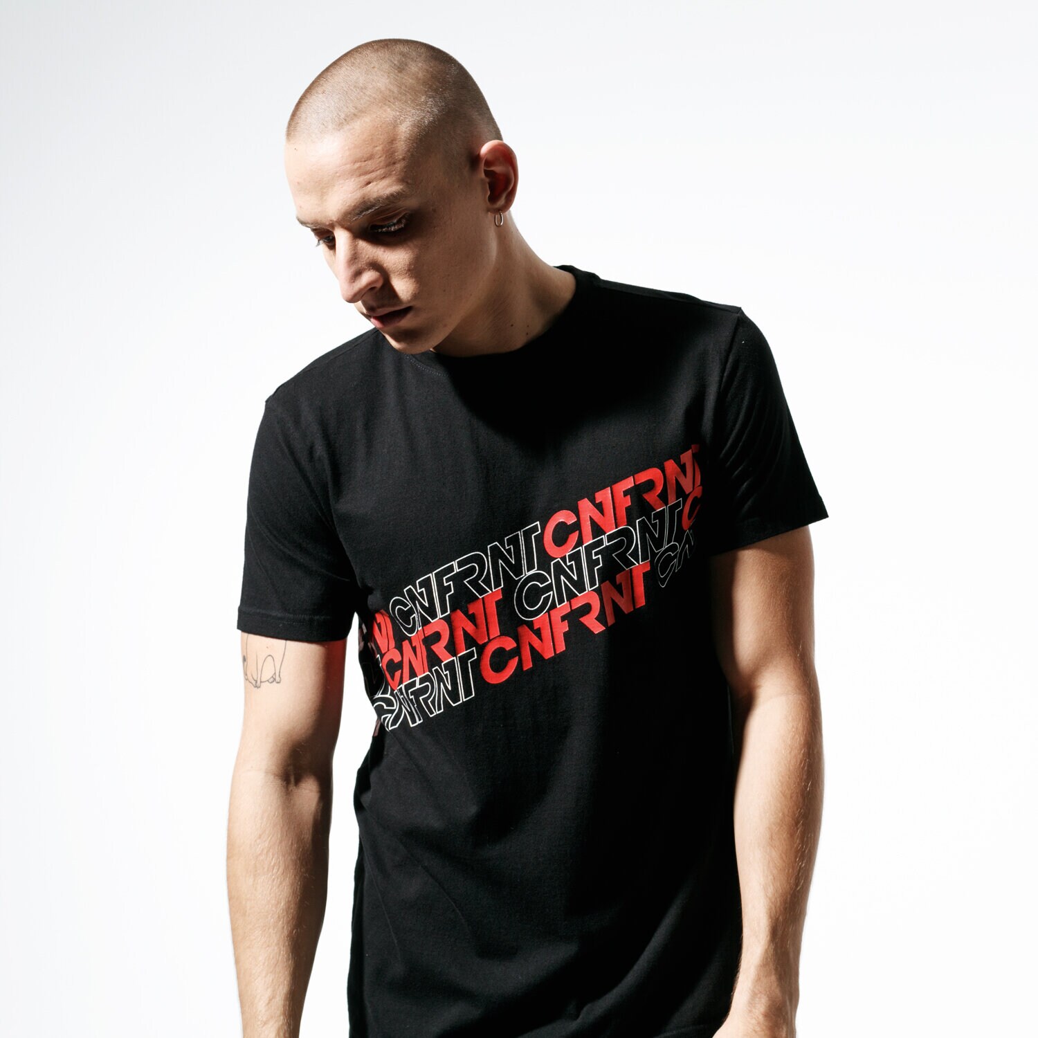 Bărbați tricou CONFRONT TRICOU FOOT PRINT BLK TEE CF39TSM60002 Negru