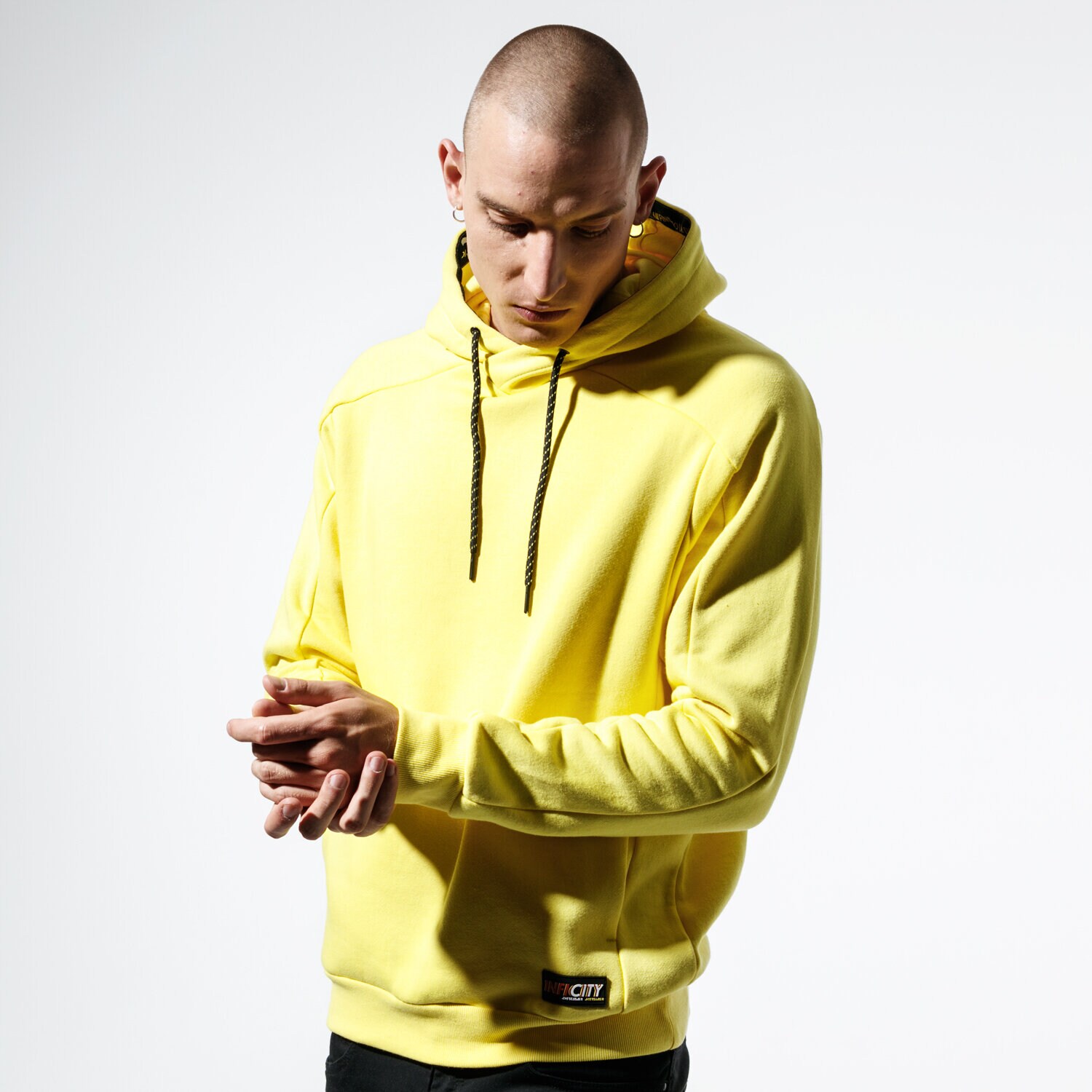 Bărbați bluză CONFRONT BLUZĂ CITY SWEATSHIRT CF39BLM34001 Galben