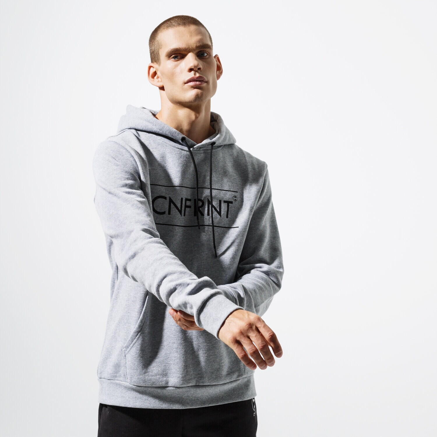 Bărbați bluză CONFRONT BLUZĂ ESSENTIAL GRY HOODY  CF39BLM38004 Gri