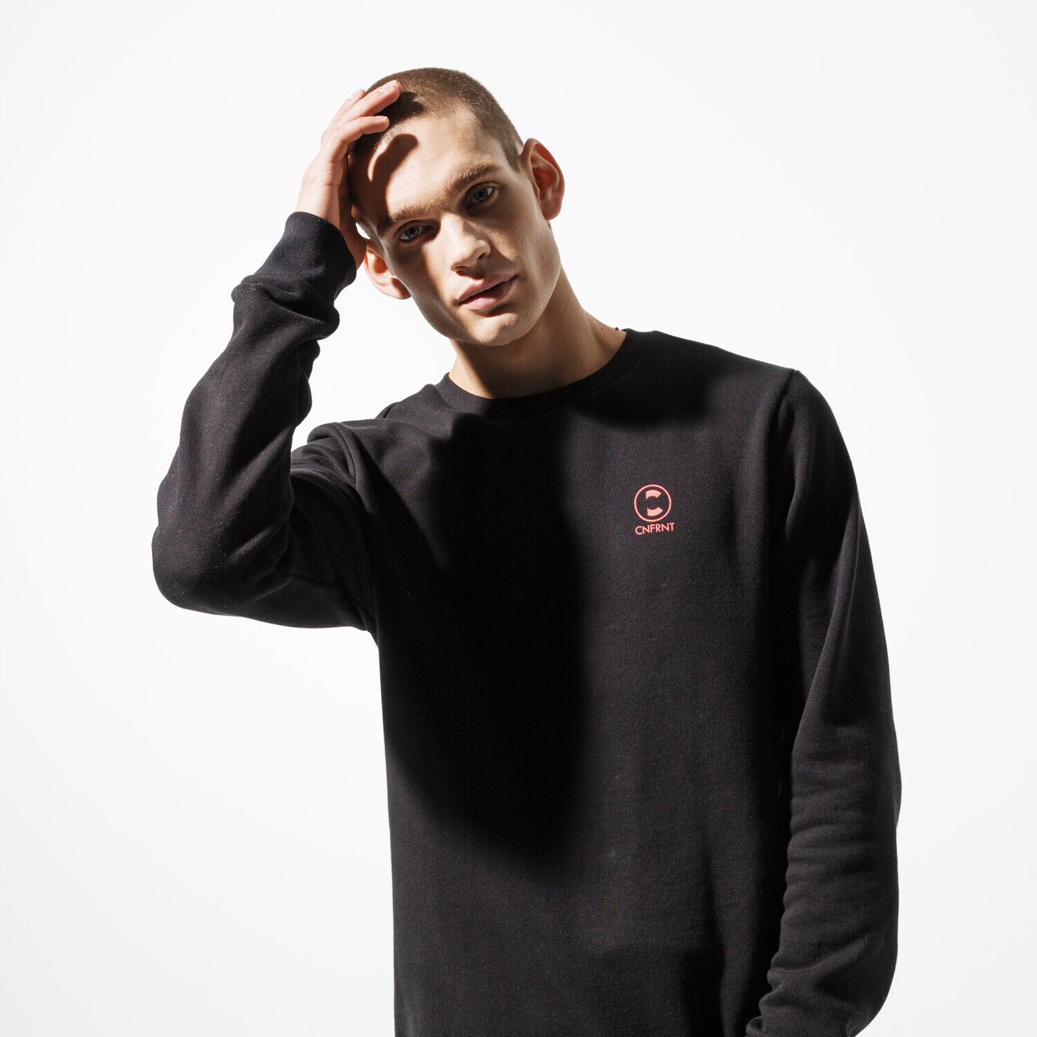 Bărbați bluză CONFRONT BLUZĂ ESSENTIAL BLK SWEATSHIRT CF39BLM39003 Negru