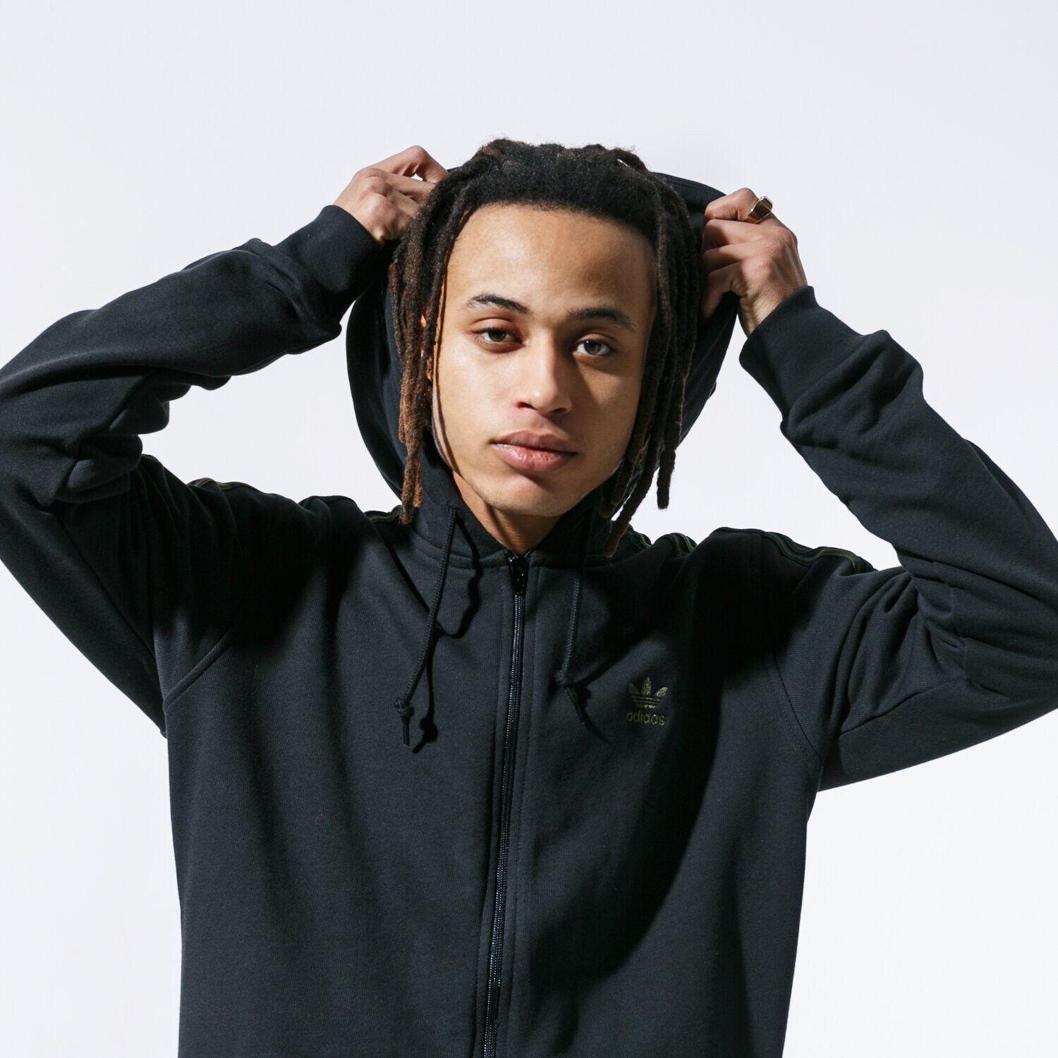 Bărbați bluză ADIDAS BLUZĂ CU GLUGĂ CAMO FZ FM3354 Negru