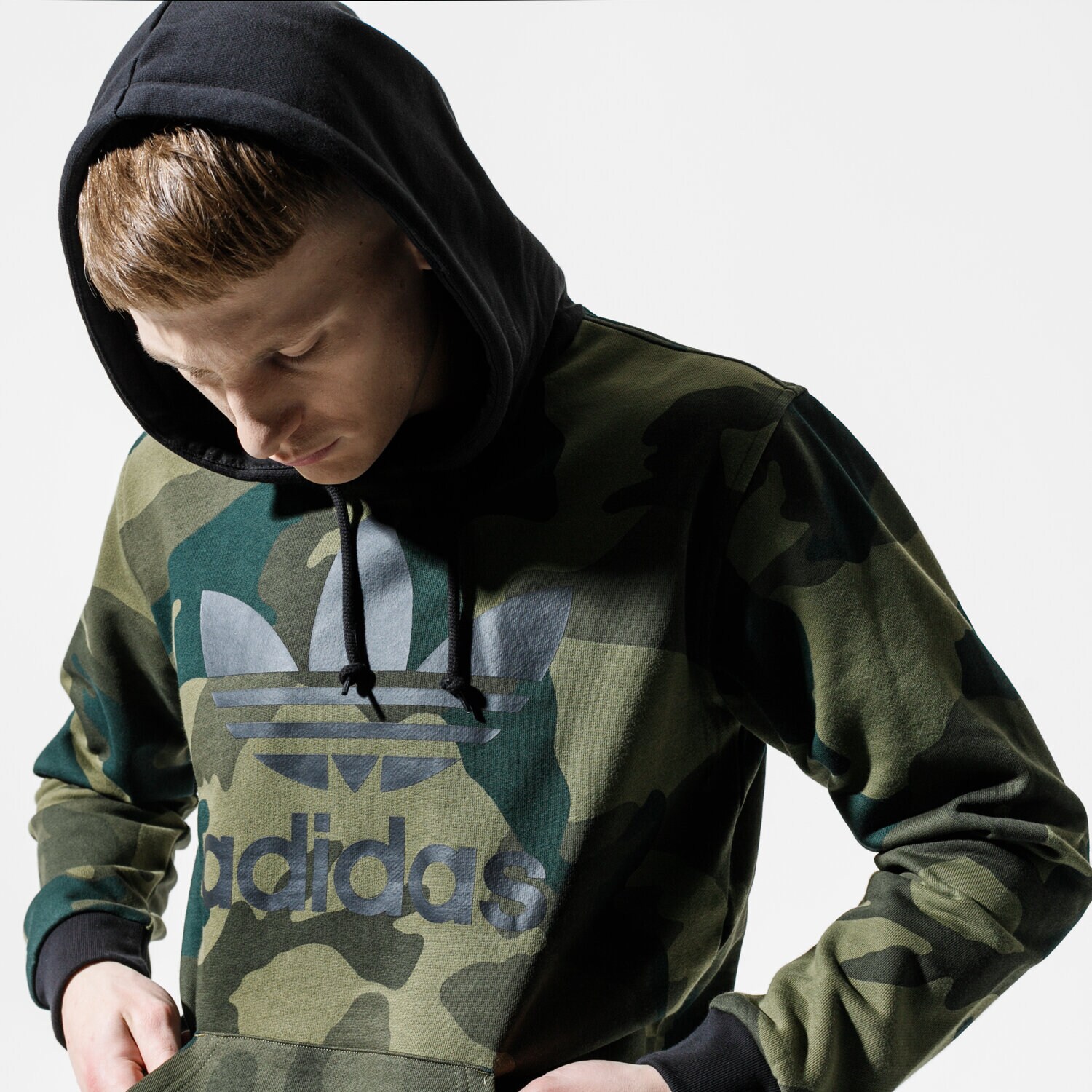 Bărbați bluză ADIDAS BLUZĂ CU GLUGĂ CAMO OTH FM3395 Mulicolor