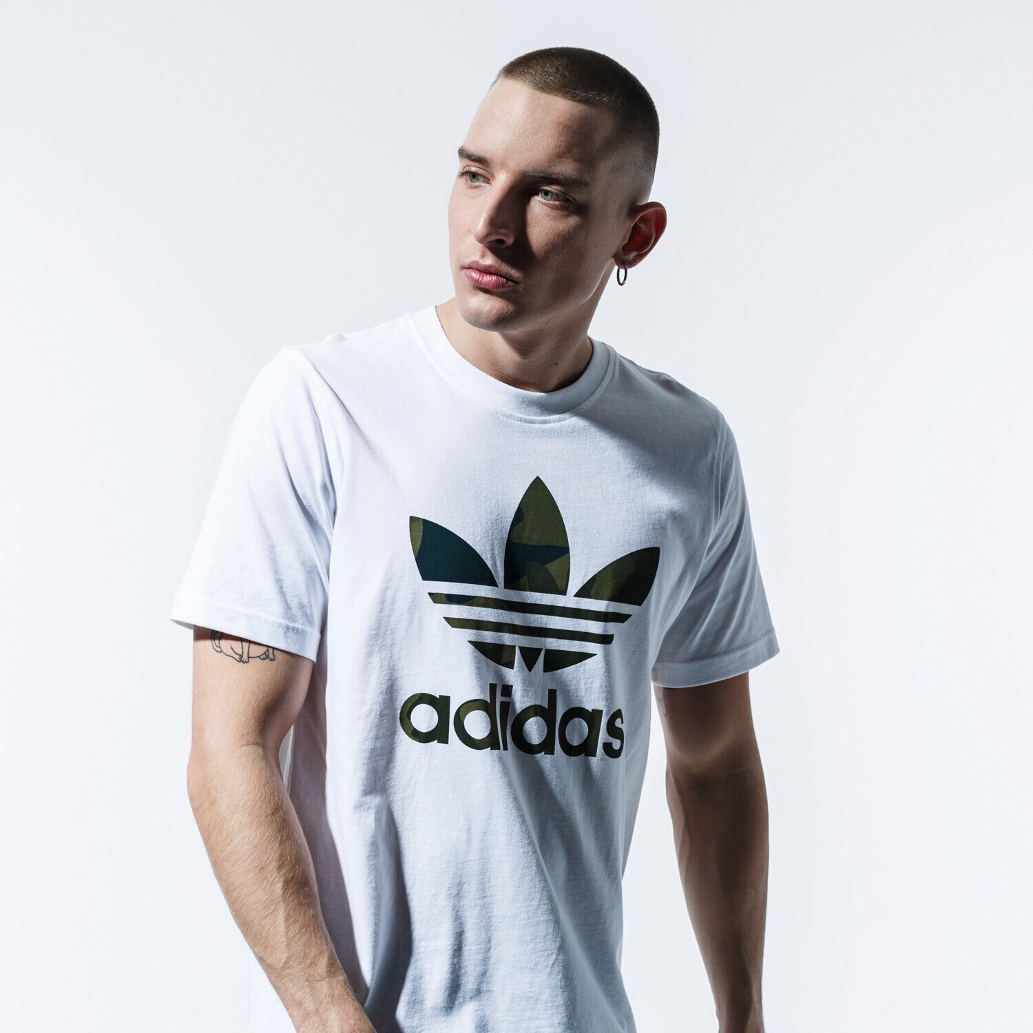 Bărbați tricou ADIDAS TRICOU CAMO INFILL TEE FM3337 Alb