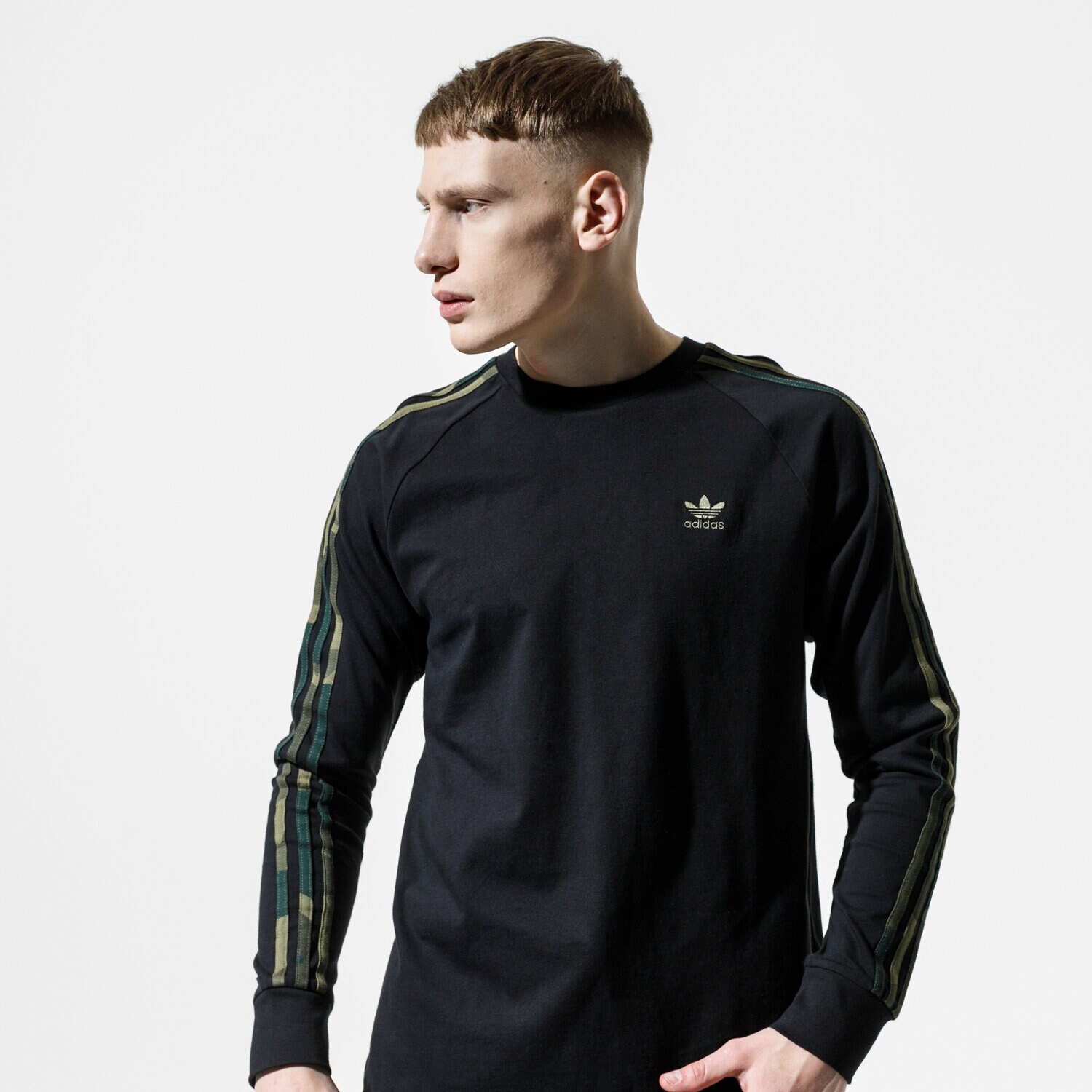 Bărbați tricou ADIDAS BLUZĂ CAMO LS TEE FM3353 Negru