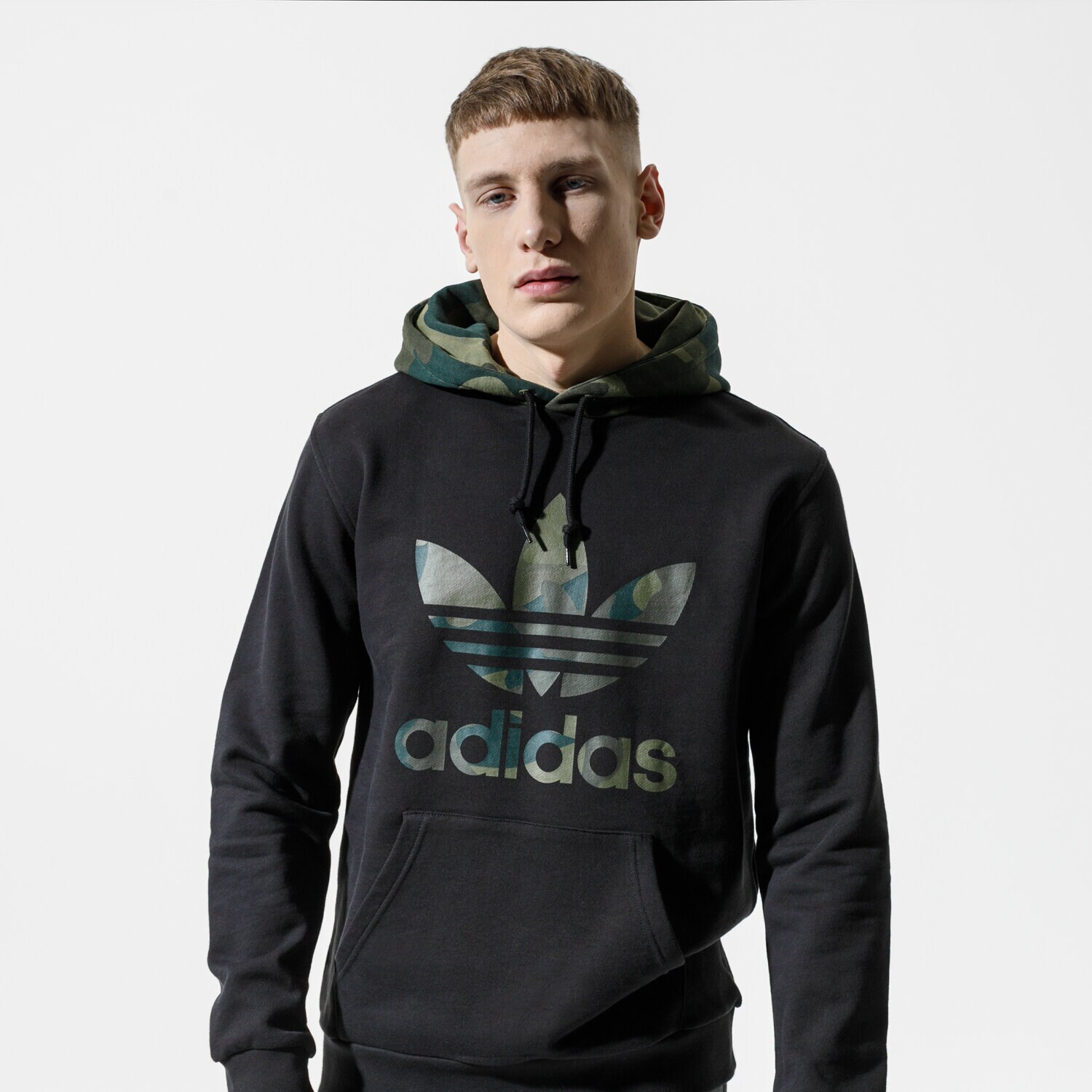 Bărbați bluză ADIDAS BLUZĂ CU GLUGĂ CAMO OTH FM3358 Negru