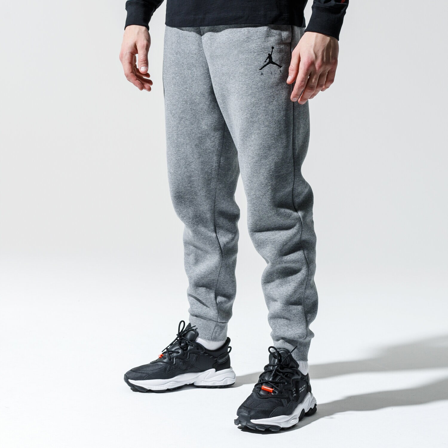 Bărbați pantaloni JORDAN PANTALONI  SPORTSWEAR JUMPMAN FLEECE MEN'S PANTS 940172-092 Gri