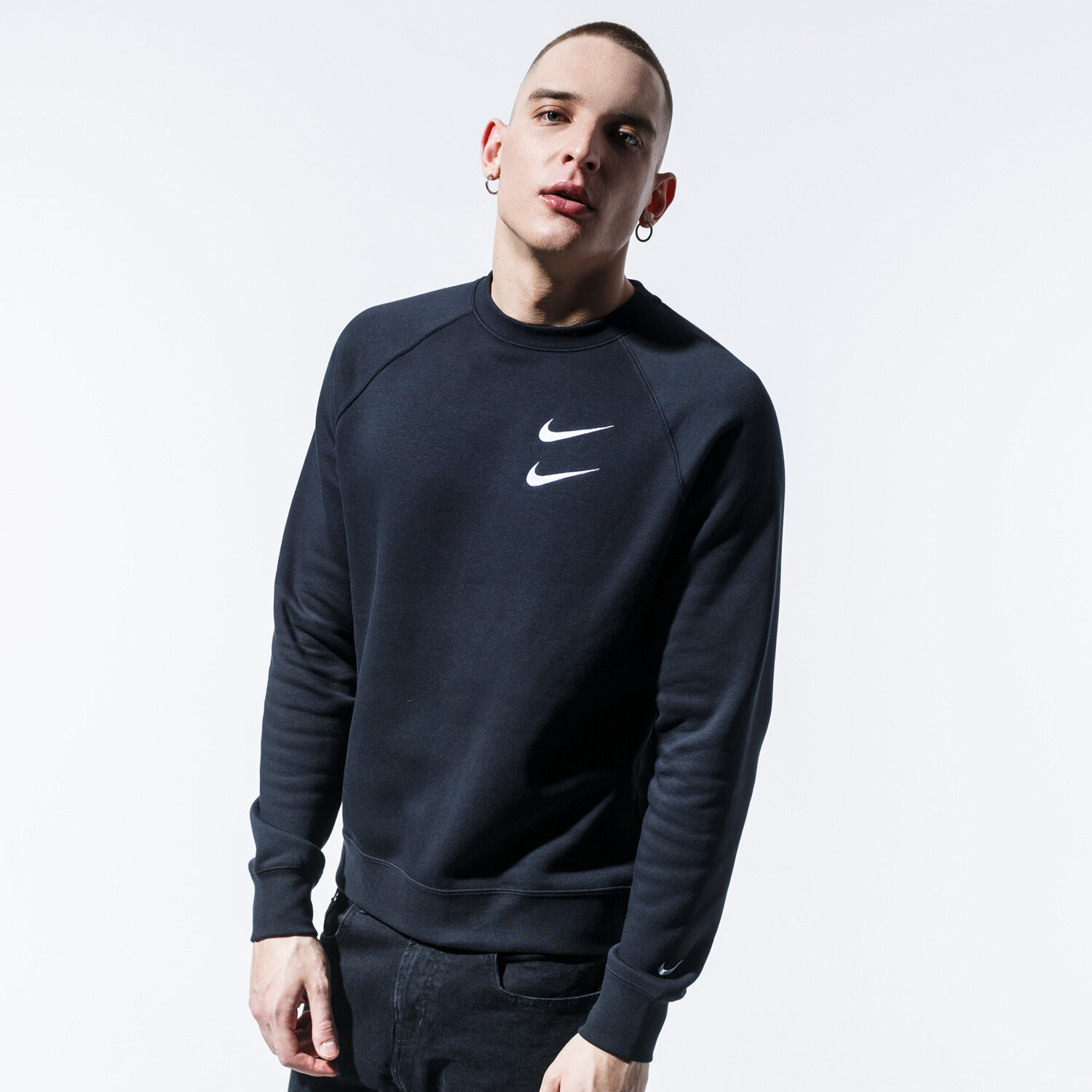 Bărbați bluză NIKE BLUZĂ M NSW SWOOSH CREW BB CJ4865-010 Negru