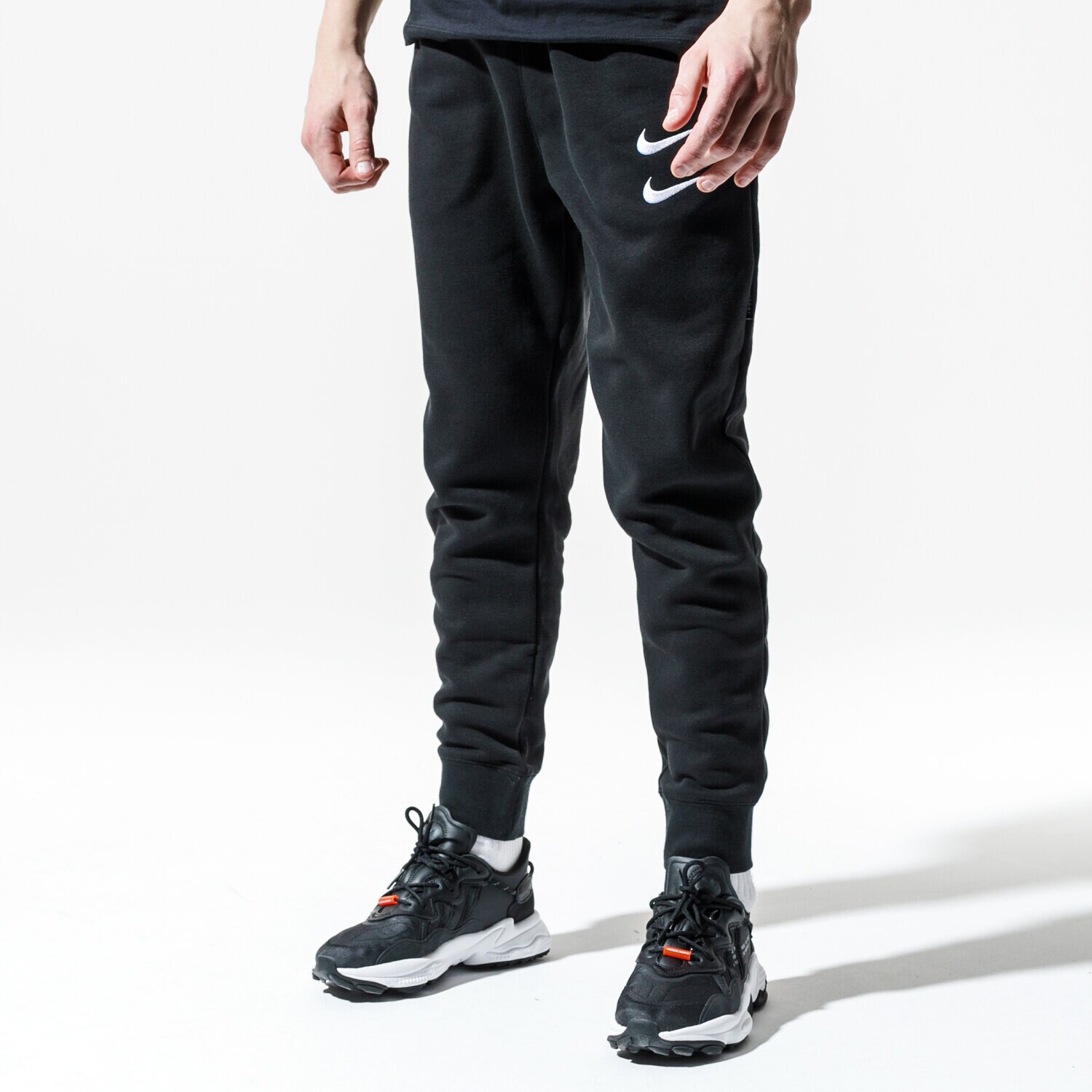 Bărbați pantaloni NIKE PANTALONI M NSW SWOOSH PANT BB CJ4869-010 Negru