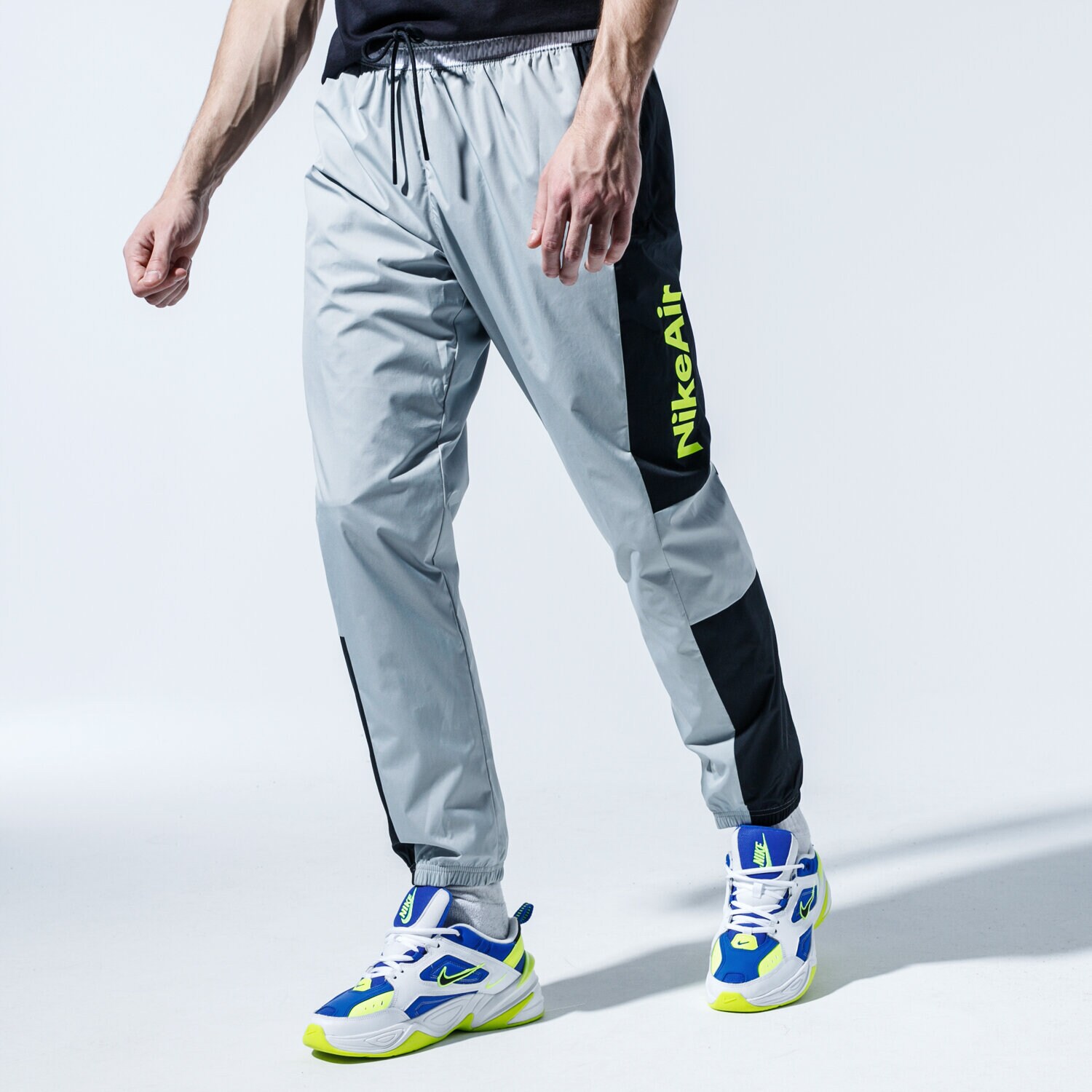 Bărbați pantaloni NIKE PANTALONI AIR CK4395-077 Gri