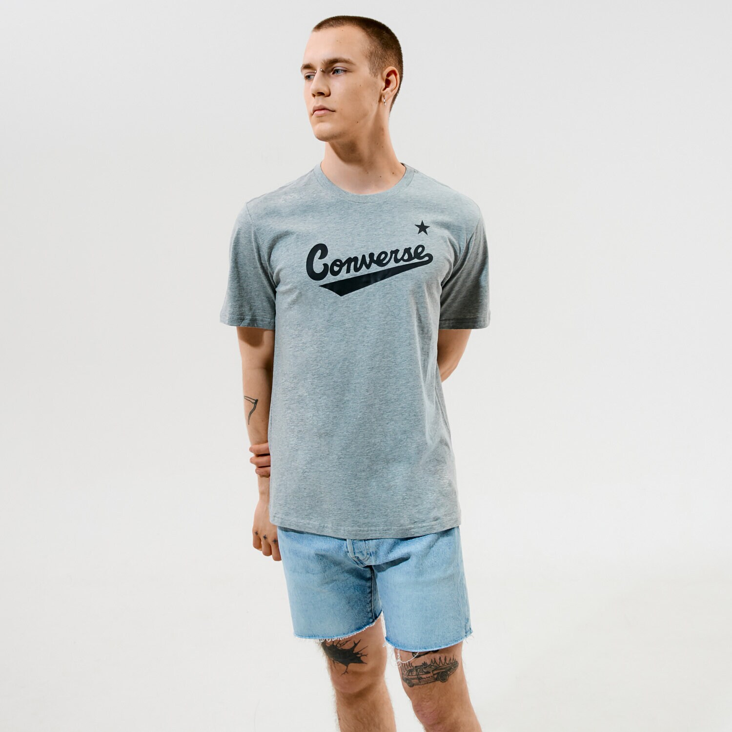 Bărbați tricou CONVERSE TRICOU CENTER FRONT LOGO TEE 10018235-A04 Gri