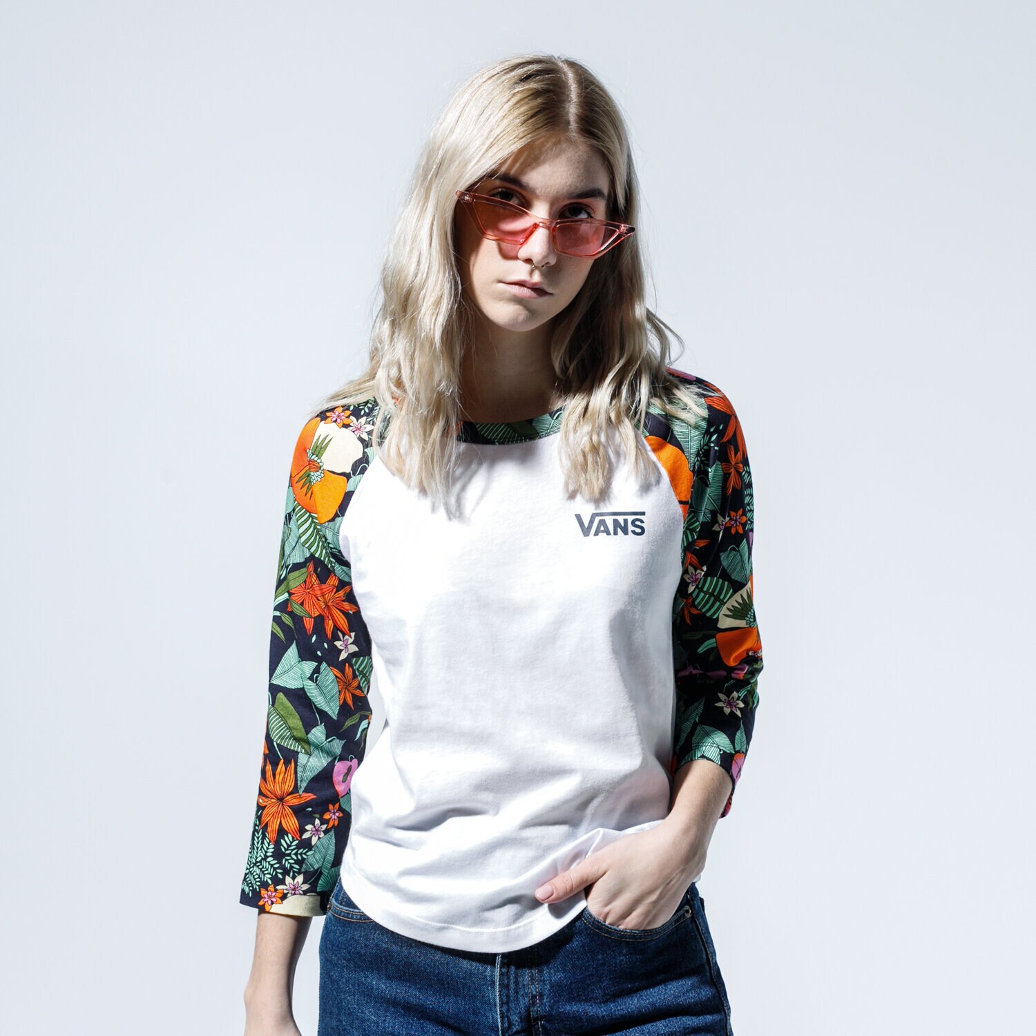 Femei tricou VANS TRICOU WM NURSERY WHITE/MULTI TROPIC VN0A4DOIVBM1 Alb