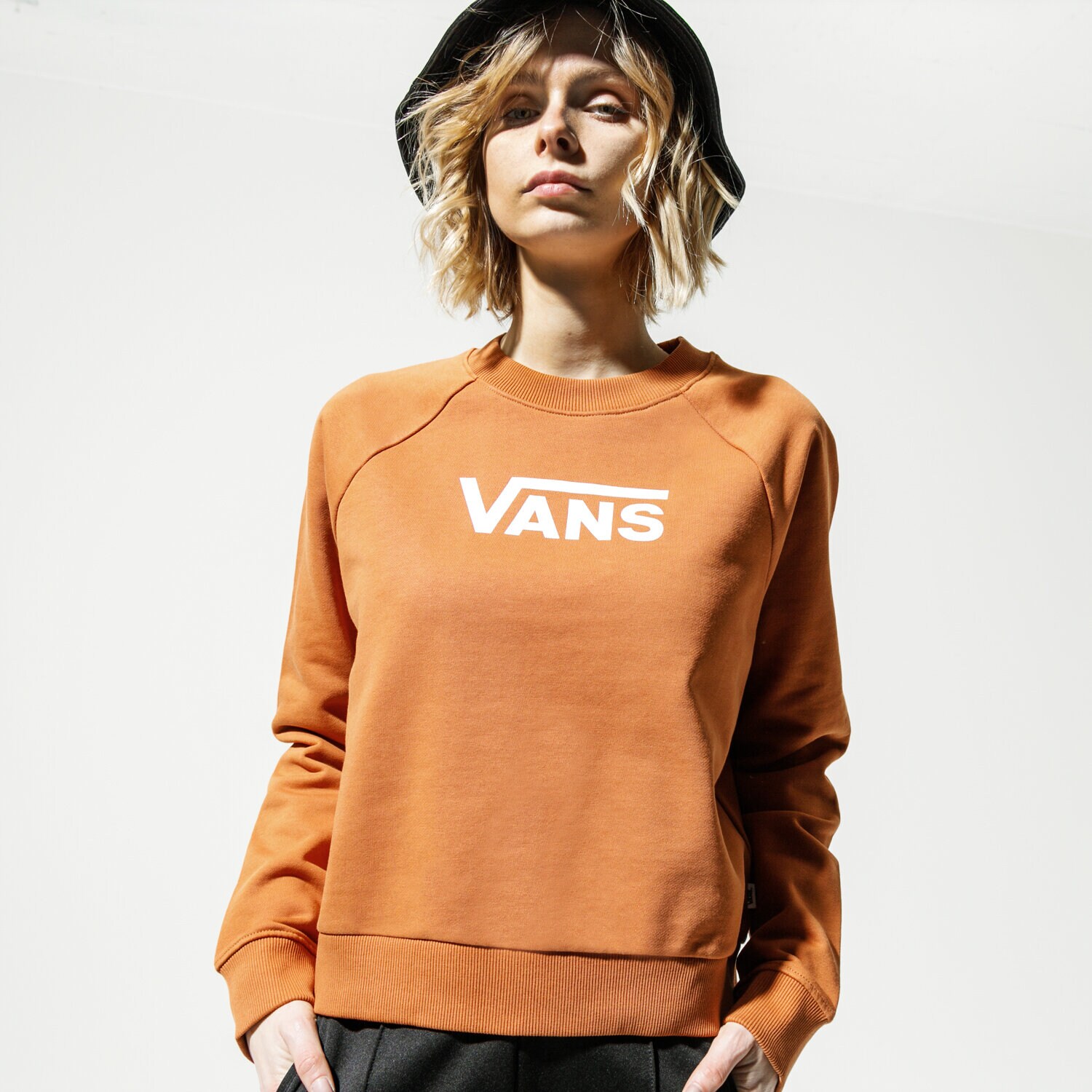 Femei bluză VANS BLUZĂ WM FLYING V FT BOXY CREW ADOBE VN0A47THVWQ1 Maro