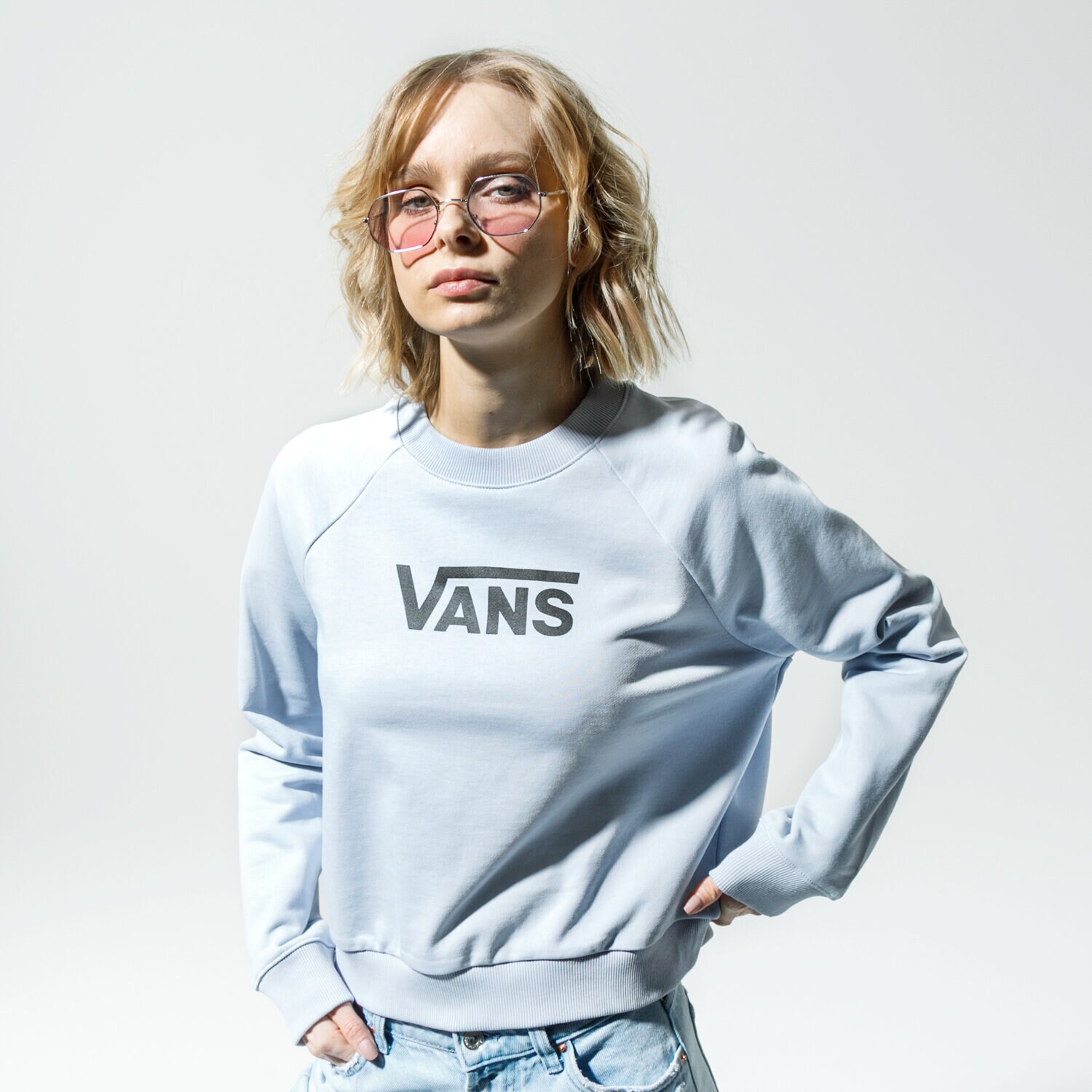 Femei bluză VANS BLUZĂ WM FLYING V FT BOXY CREW ZEN BLUE VN0A47THVBY1 Albastru