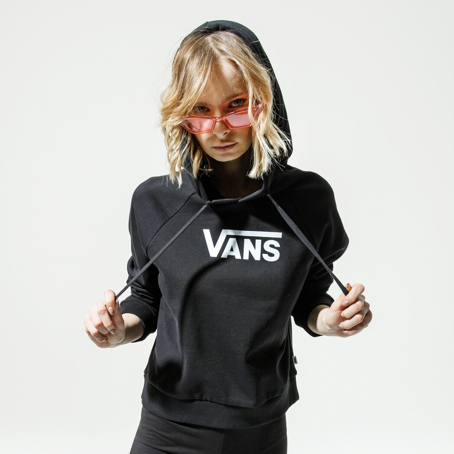 Femei bluză VANS BLUZĂ CU GLUGĂ WM FLYING V FT BOXY HOODIE BLACK VN0A4BG3BLK1 Negru