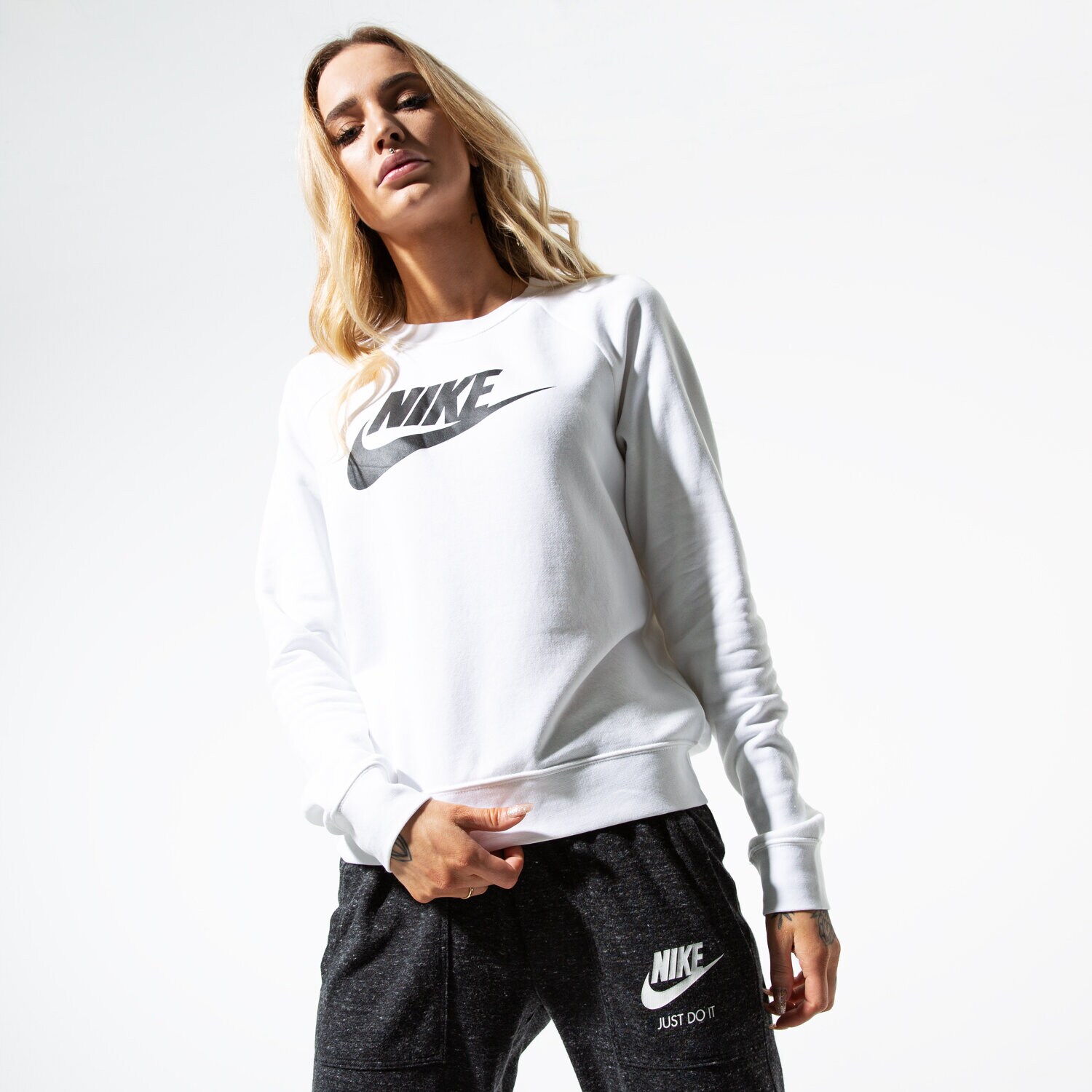 Femei bluză NIKE BLUZĂ W NSW ESSNTL CREW FLC HBR BV4112-100 Alb