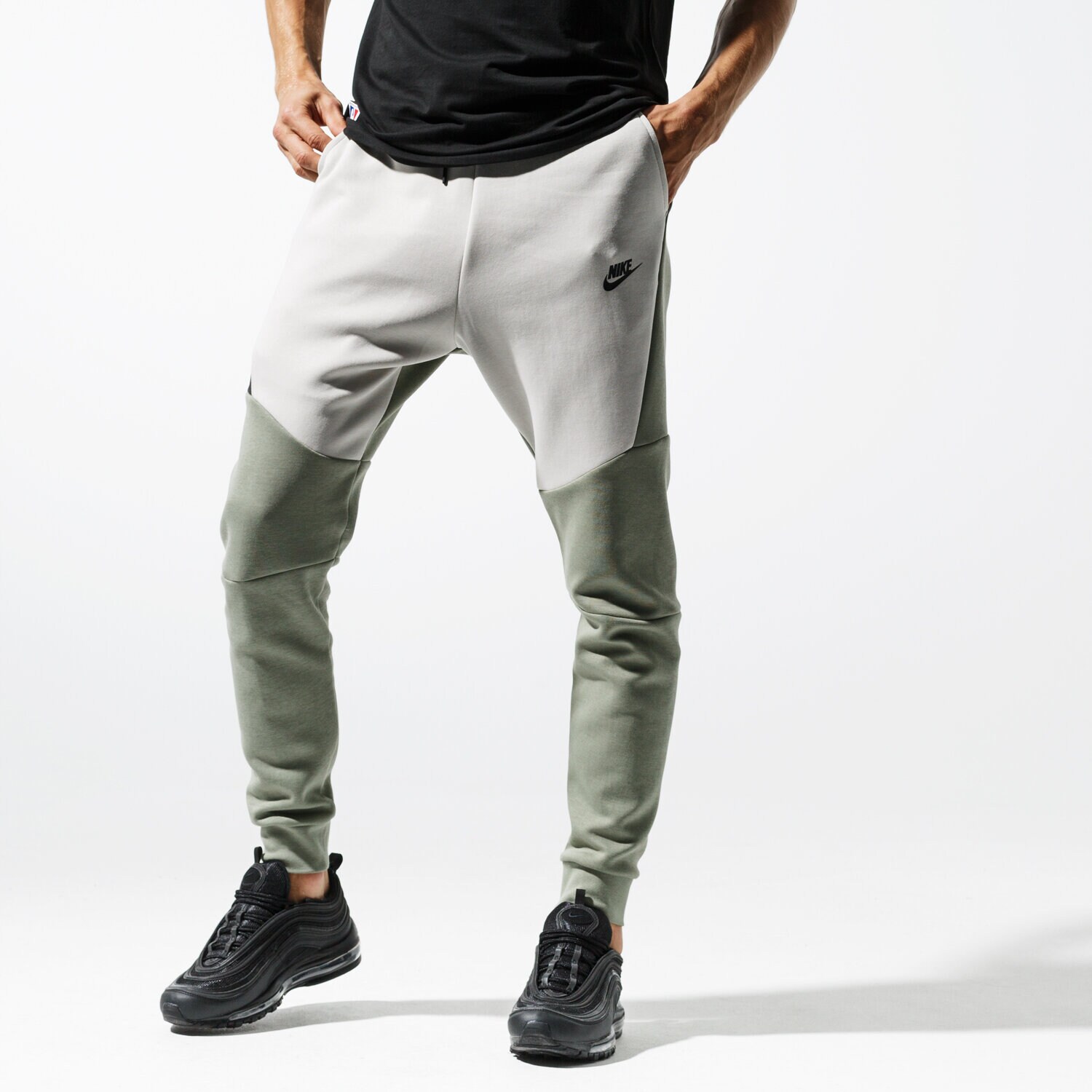 Bărbați pantaloni NIKE PANTALONI  M NSW TCH FLC JGGR 805162-371 Verde