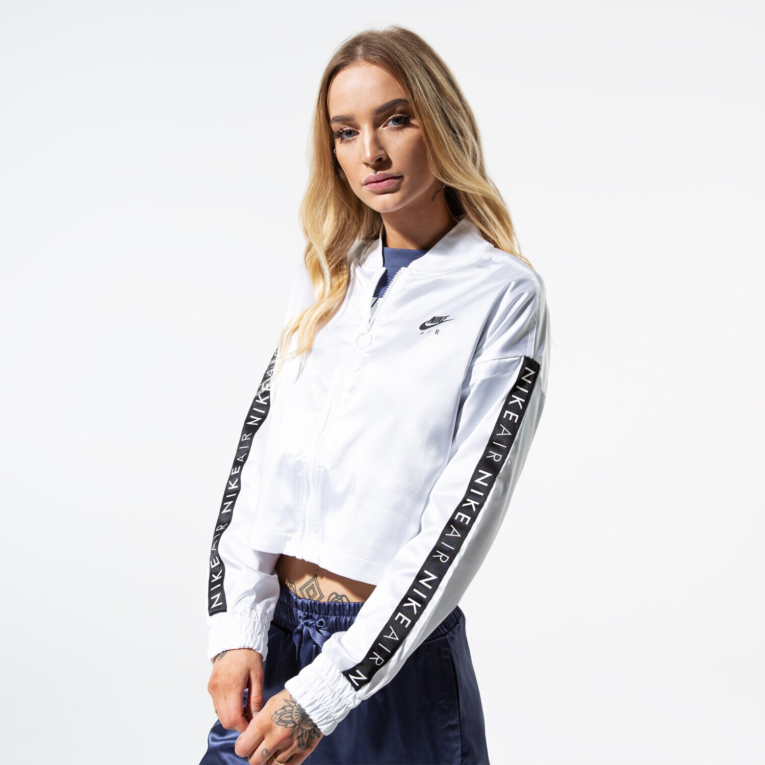 Femei geacă de iarnă NIKE JACHETĂ W NSW AIR TRK JKT SATIN BV4779-100 Alb