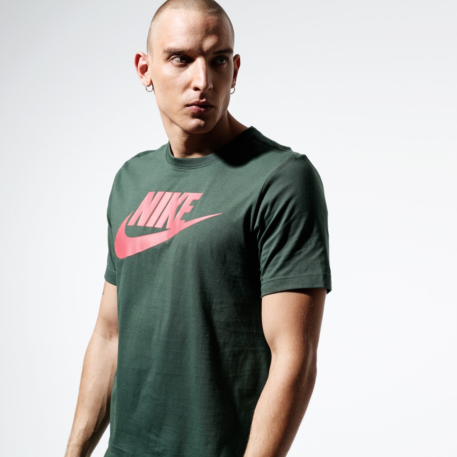 Bărbați tricou NIKE TRICOU SS M NSW TEE ICON FUTURA AR5004-370 Verde