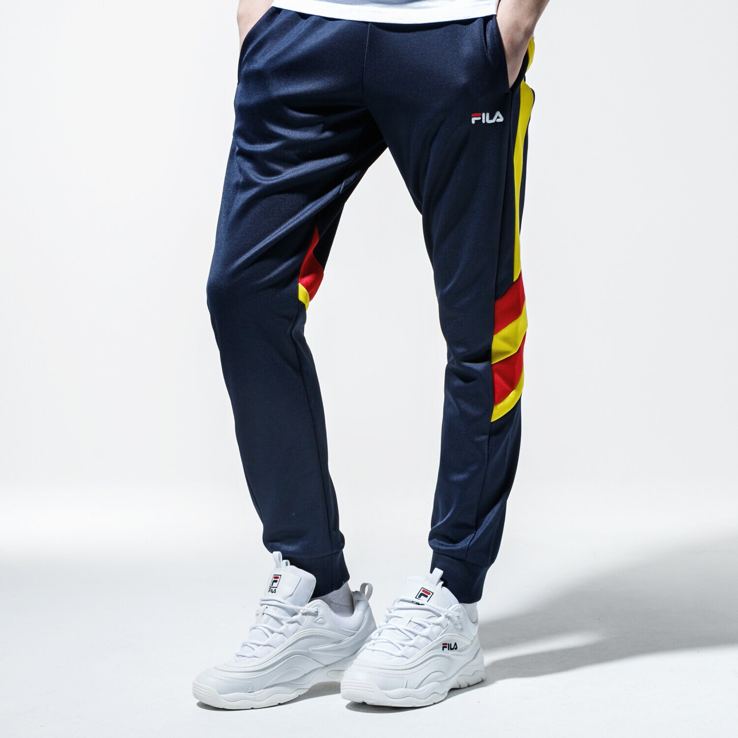 Bărbați pantaloni FILA PANTALONI  NERITAN TRACK PANTS 687240A465 Bleumarin