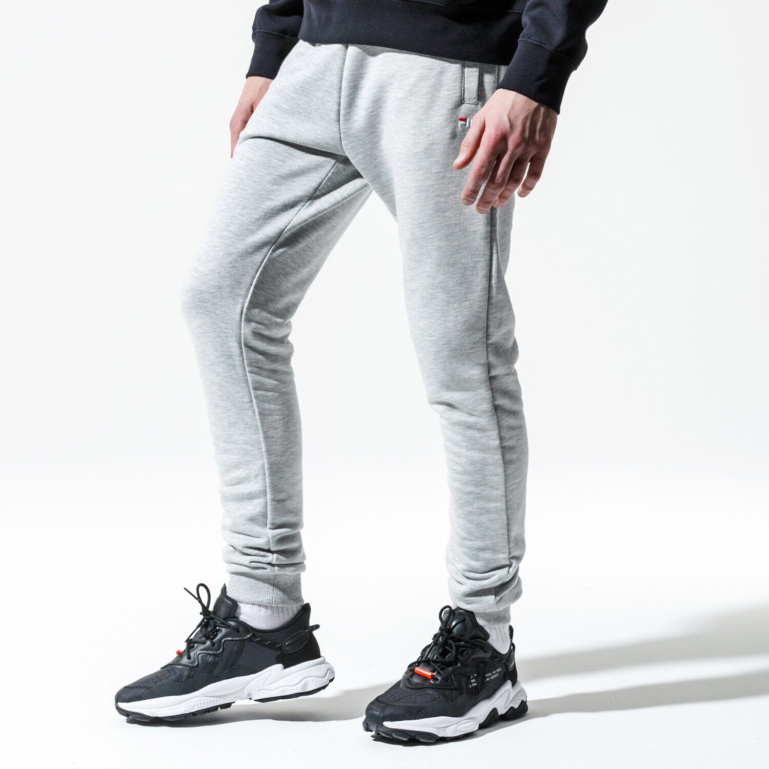 Bărbați pantaloni FILA PANTALONI  EDAN SWEAT PANTS 688166B13 Gri