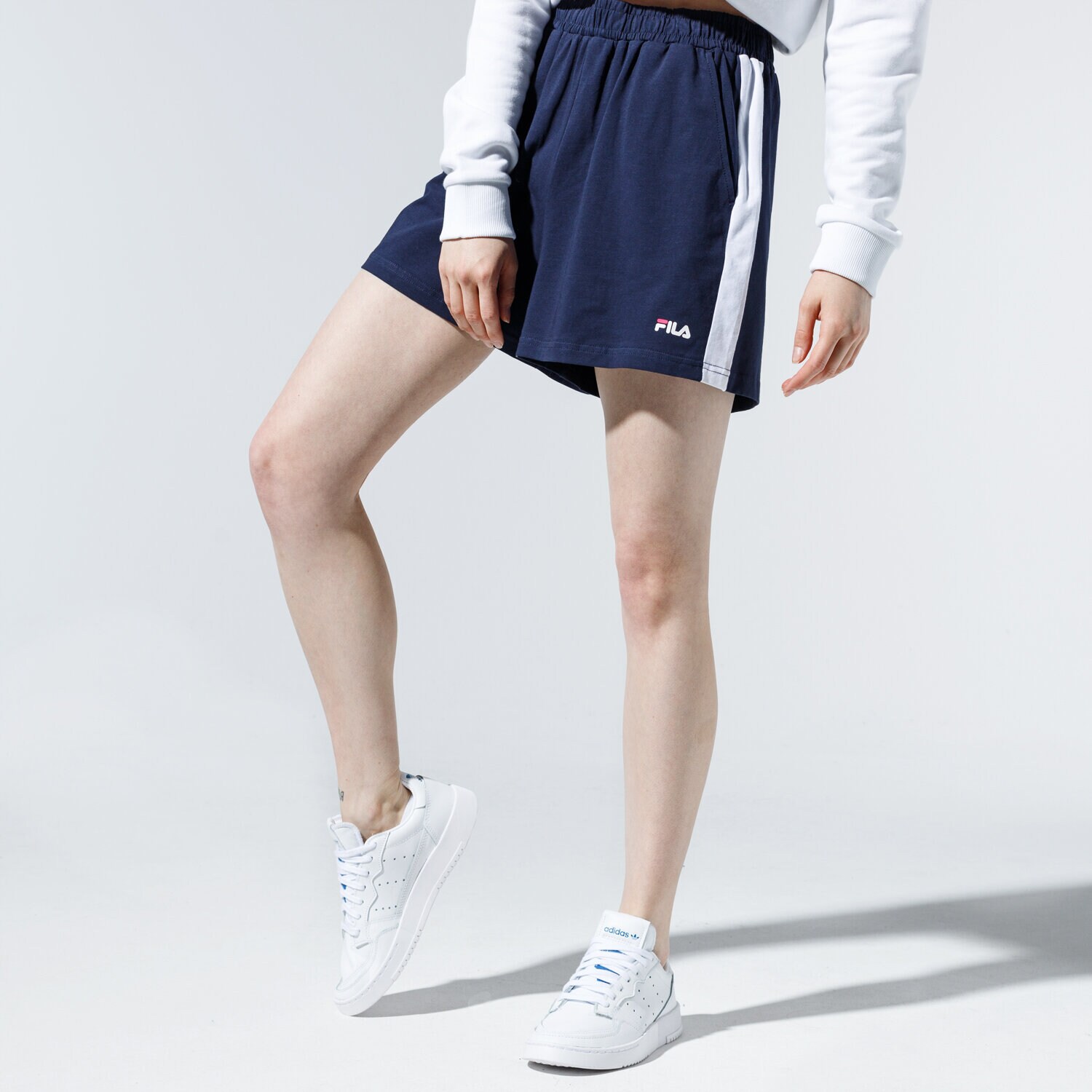 Femei pantaloni scurți FILA PANTALONI SCURȚI BADU SHORTS 687493G13 Bleumarin