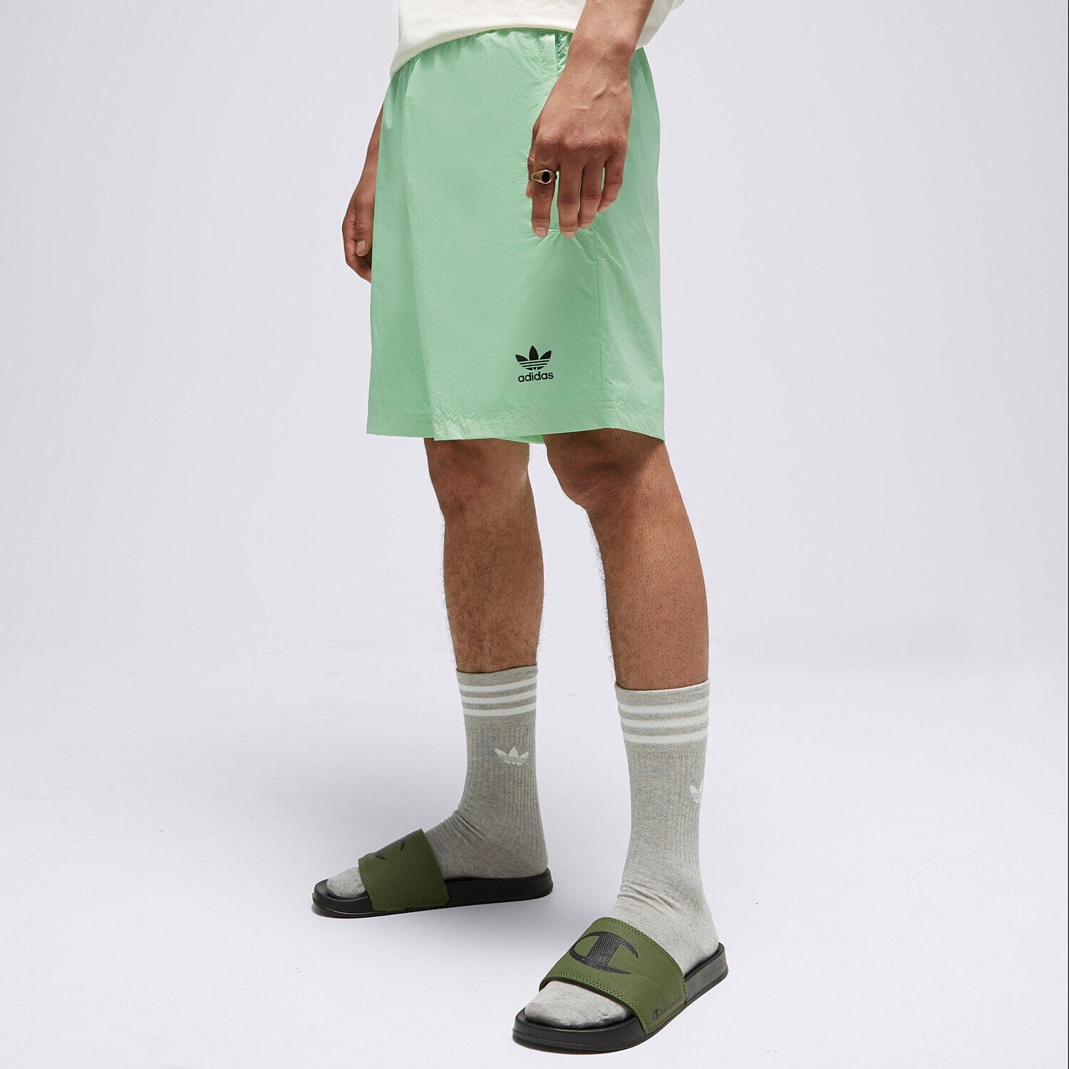 Femei pantaloni scurți ADIDAS PANTALONI SCURȚI HAPPY EARTH SHO HI2964 Verde