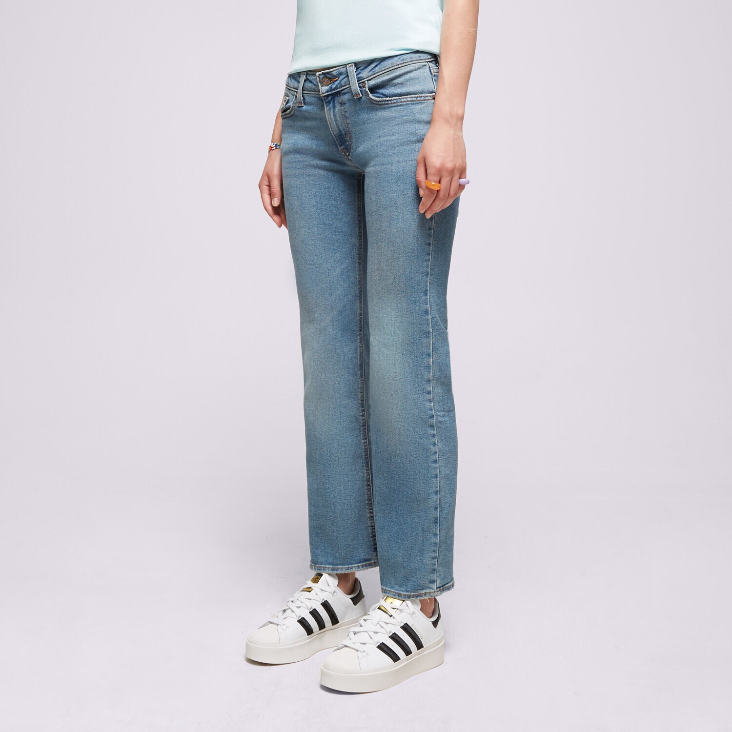 Femei pantaloni LEVI'S PANTALONI  SUPERLOW BOOT MED INDIGO A46790001 Albastru