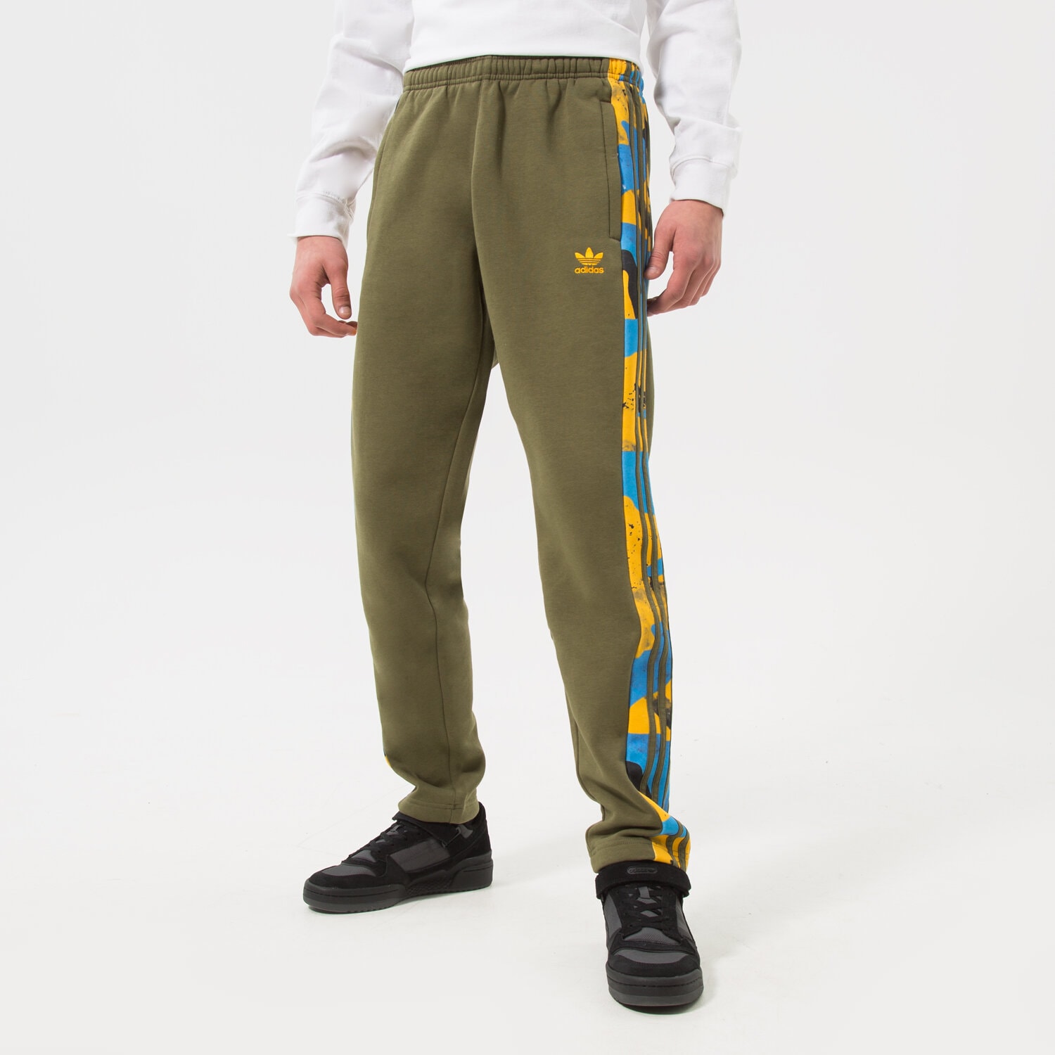 Bărbați pantaloni ADIDAS PANTALONI  CAMO SWTPNT HK2807 Mulicolor