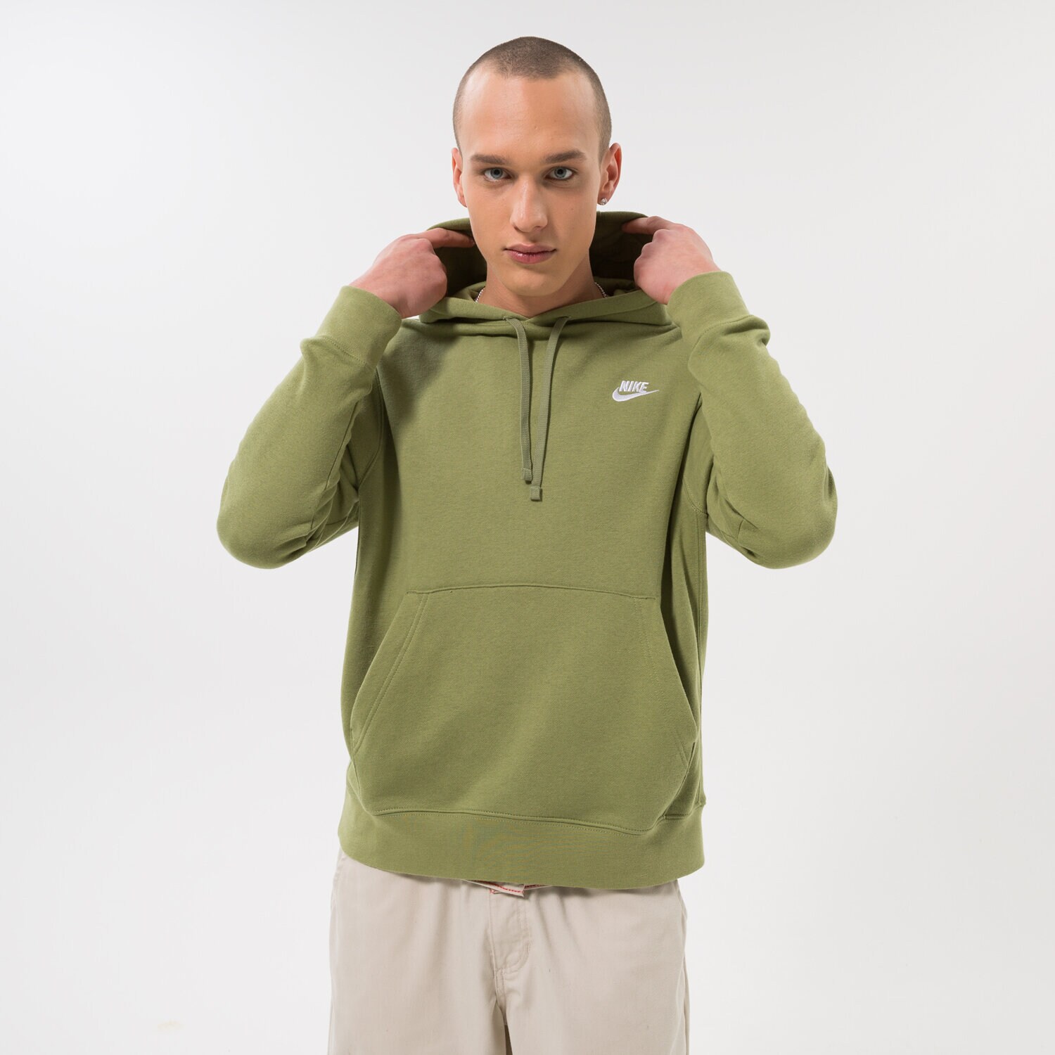 Bărbați bluză NIKE BLUZĂ CU GLUGĂ SPORTSWEAR CLUB FLEECE BV2654-334 Kaki