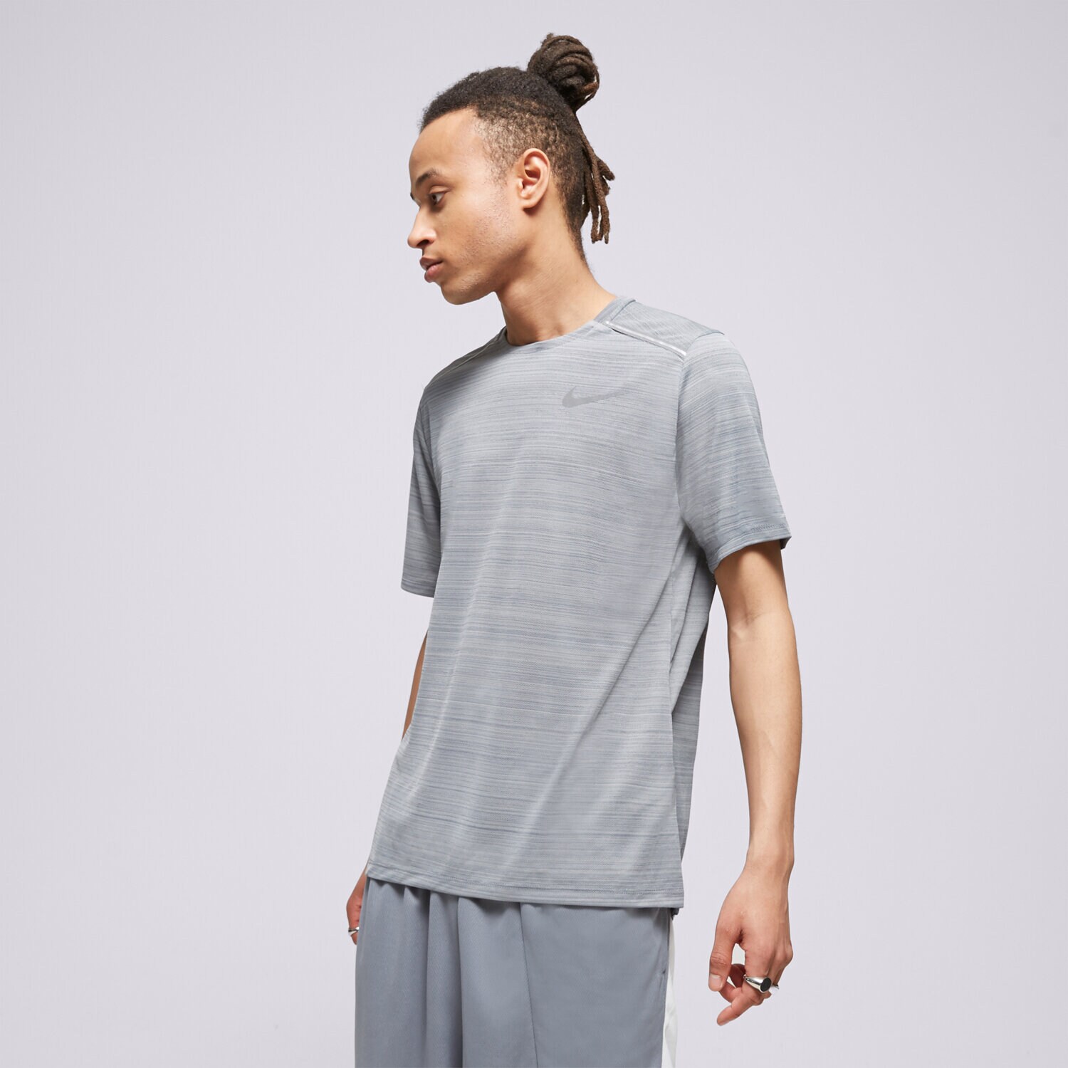 Bărbați tricou NIKE MILER TEE SMOKE AJ7565084 Gri
