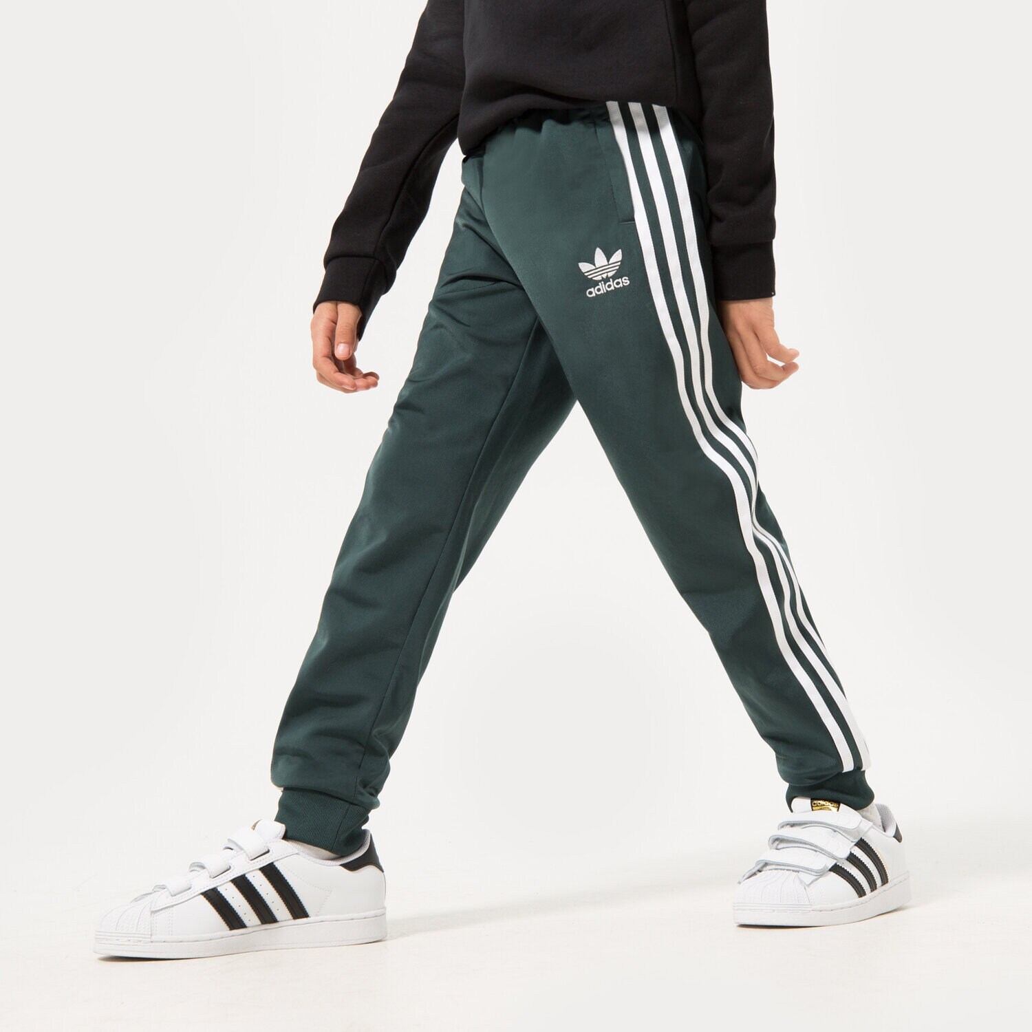 Pantaloni pentru copii ADIDAS PANTALONI  SST TRACK PANTS BOY HK0331 Verde