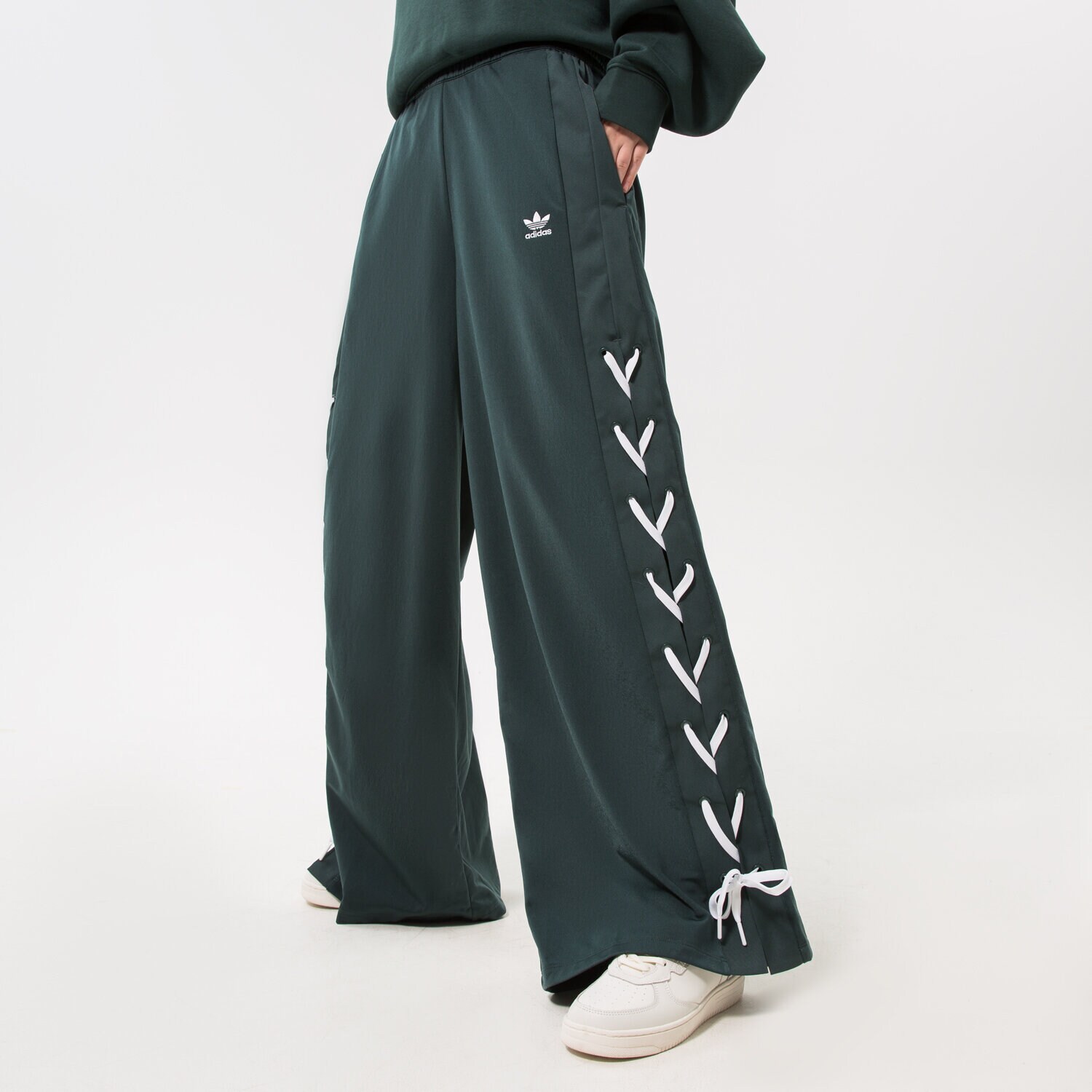 Femei pantaloni ADIDAS PANTALONI  WIDE LEG PANT HK5086 Verde