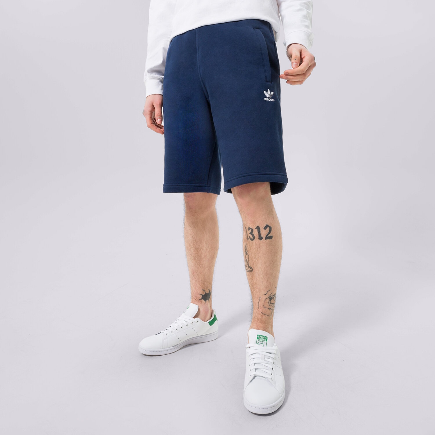 Femei pantaloni scurți ADIDAS PANTALONI SCURȚI ESSENTIAL SHORT HK0182 Bleumarin
