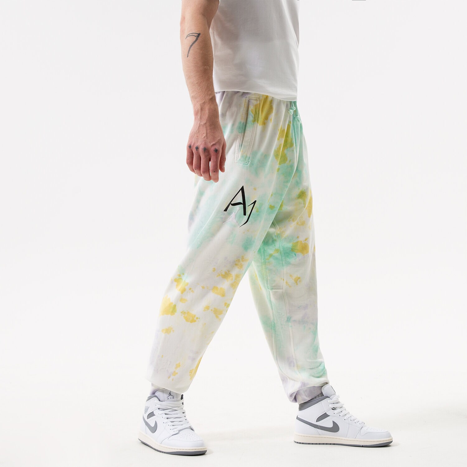 Bărbați pantaloni JORDAN PANTALONI SPORT DNA FLEECE PANT DM1408-530 Mulicolor