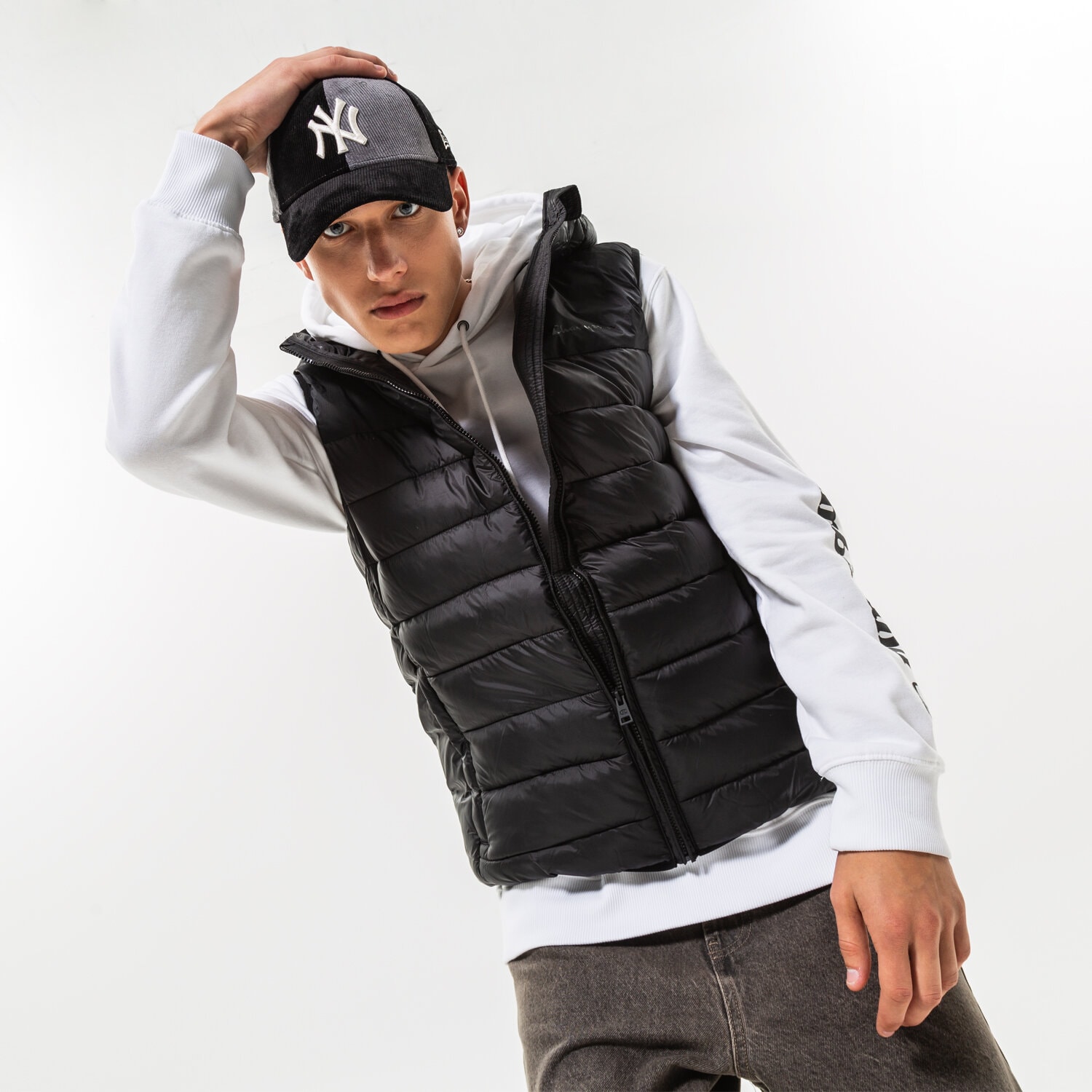 Bărbați veste CHAMPION VESTĂ HOODED VEST 218074KK001 Negru