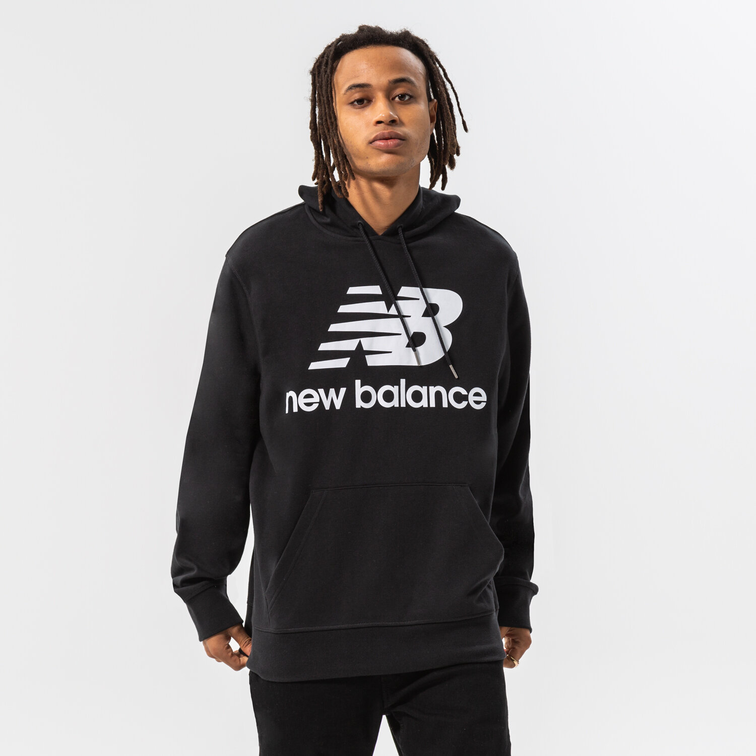 Bărbați bluză NEW BALANCE BLUZĂ CU GLUGĂ CORE OVERHEAD HOODIE MT03558BK Negru