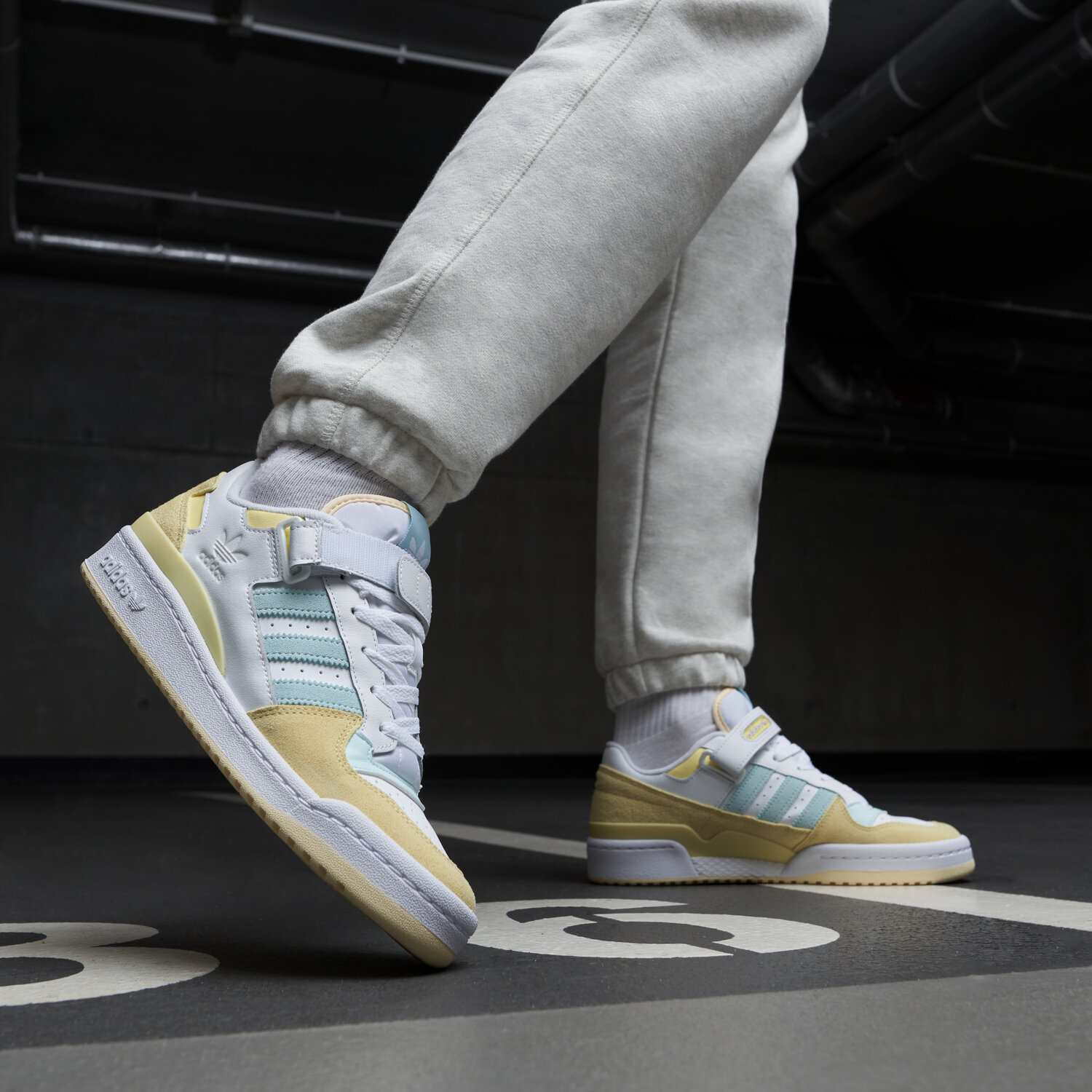 Barbați pantofi sport ADIDAS FORUM LOW GX7075 Galben