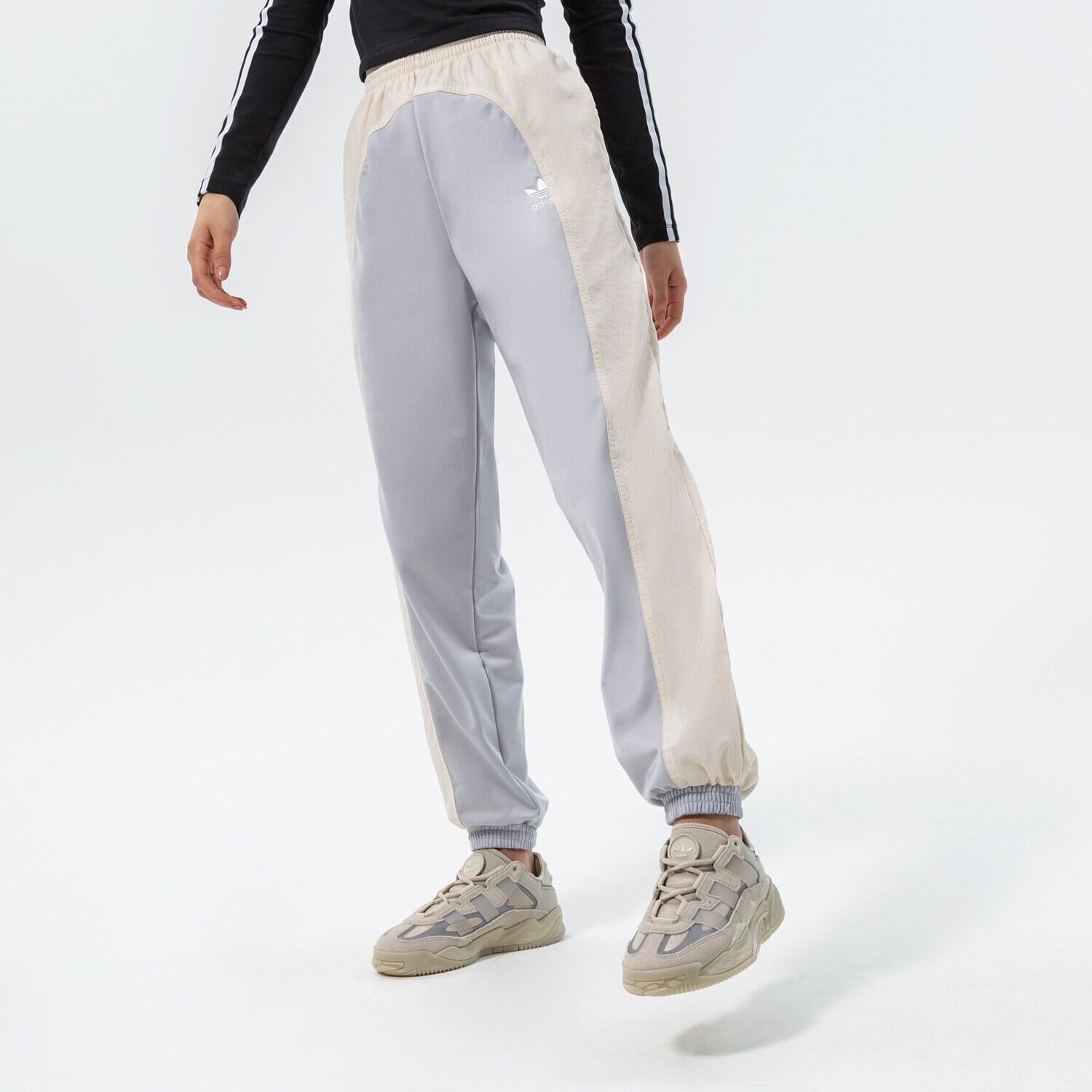 Femei pantaloni ADIDAS PANTALONI  PANTS HC7046 Gri