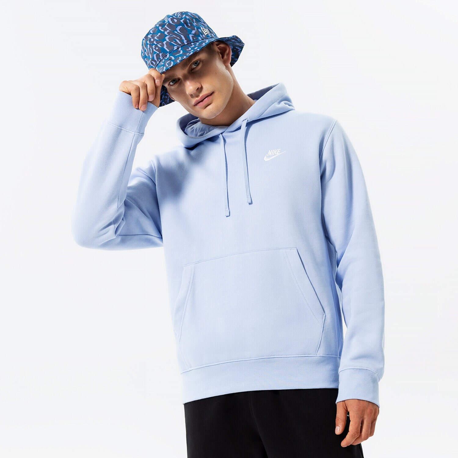 Bărbați bluză NIKE BLUZĂ CU GLUGĂ SPORTSWEAR CLUB FLEECE BV2654-548 Albastru