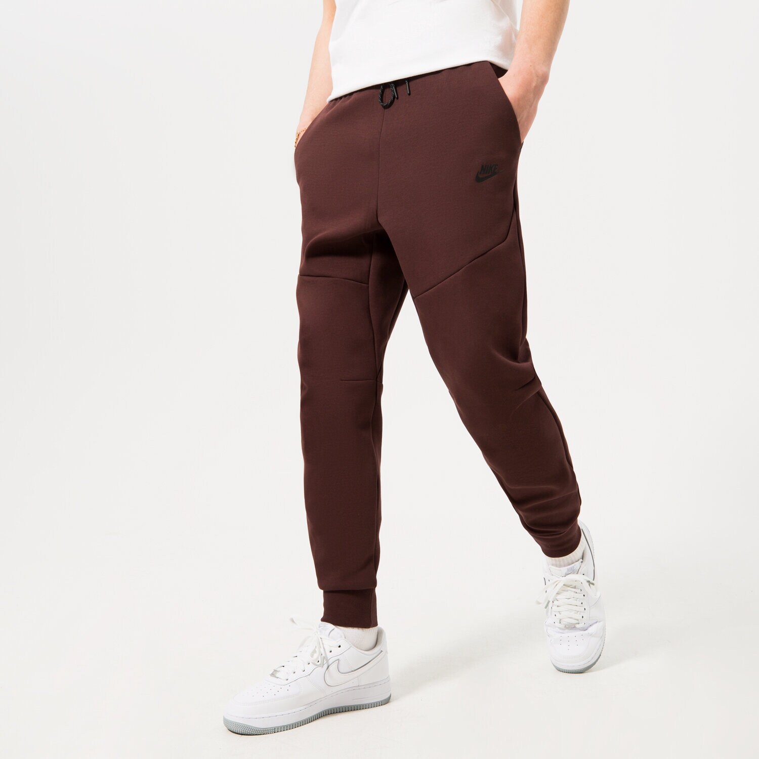 Bărbați pantaloni NIKE PANTALONI  SPORTSWEAR TECH FLEECE CU4495-227 Maro