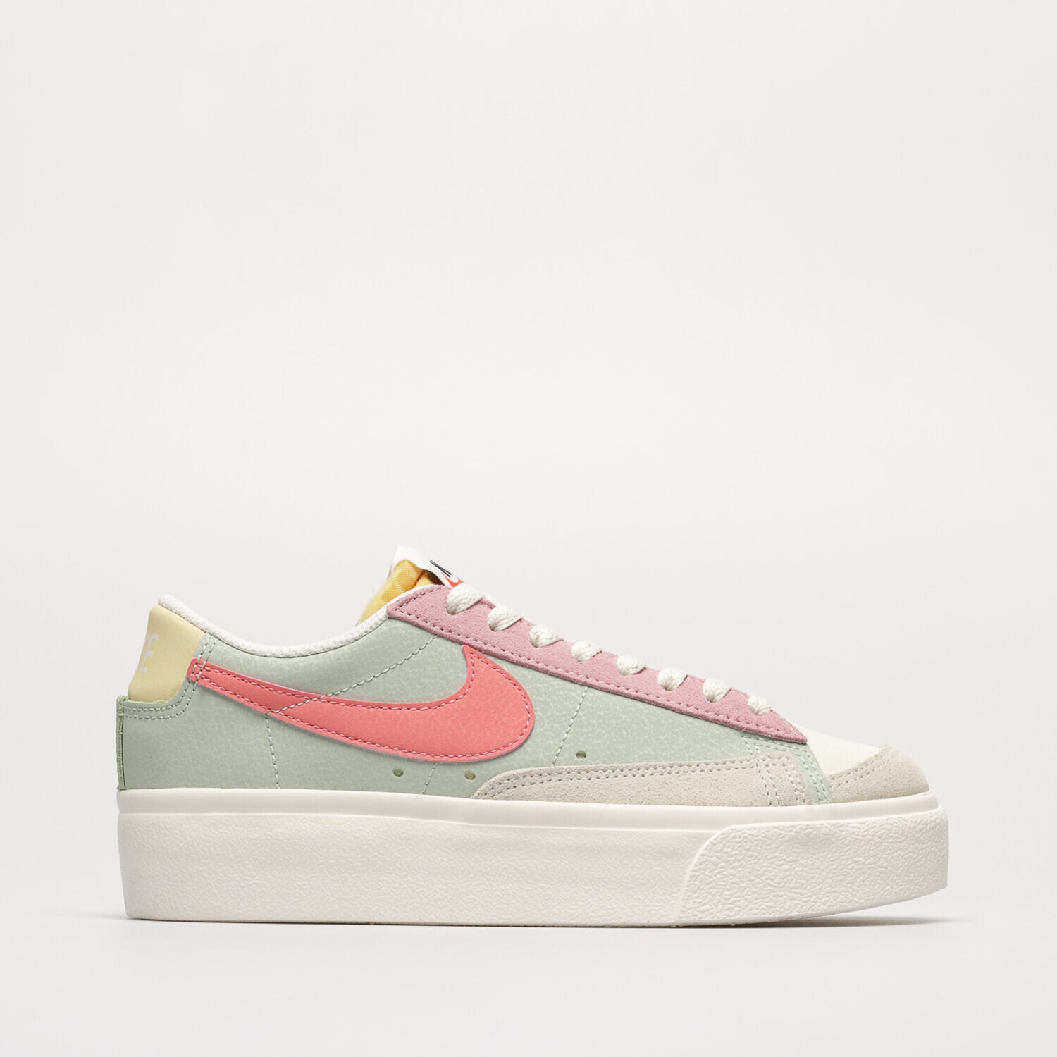 Femei pantofi sport NIKE BLAZER LOW PLATFORM DM9464-001 Mulicolor