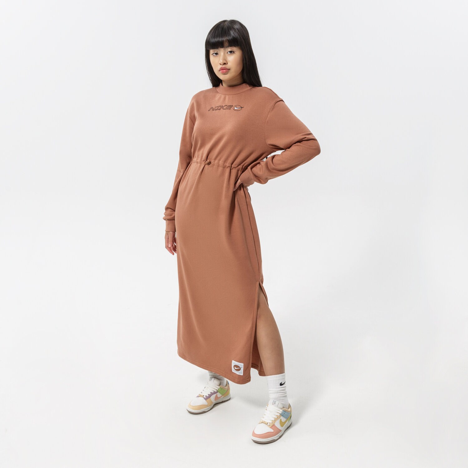 Femei rochii și fuste NIKE ROCHIE W NSW IC FLC LS TRENINGS DM6263-215 Maro