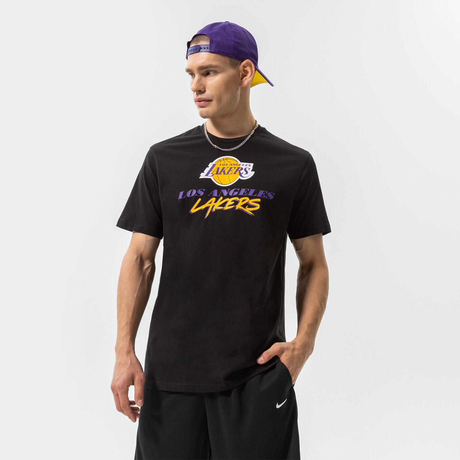 Bărbați tricou NEW ERA TRICOU NBA SCRIPT LAKERS LOS ANGELES LAKERS BLKTRP 60284675 Negru
