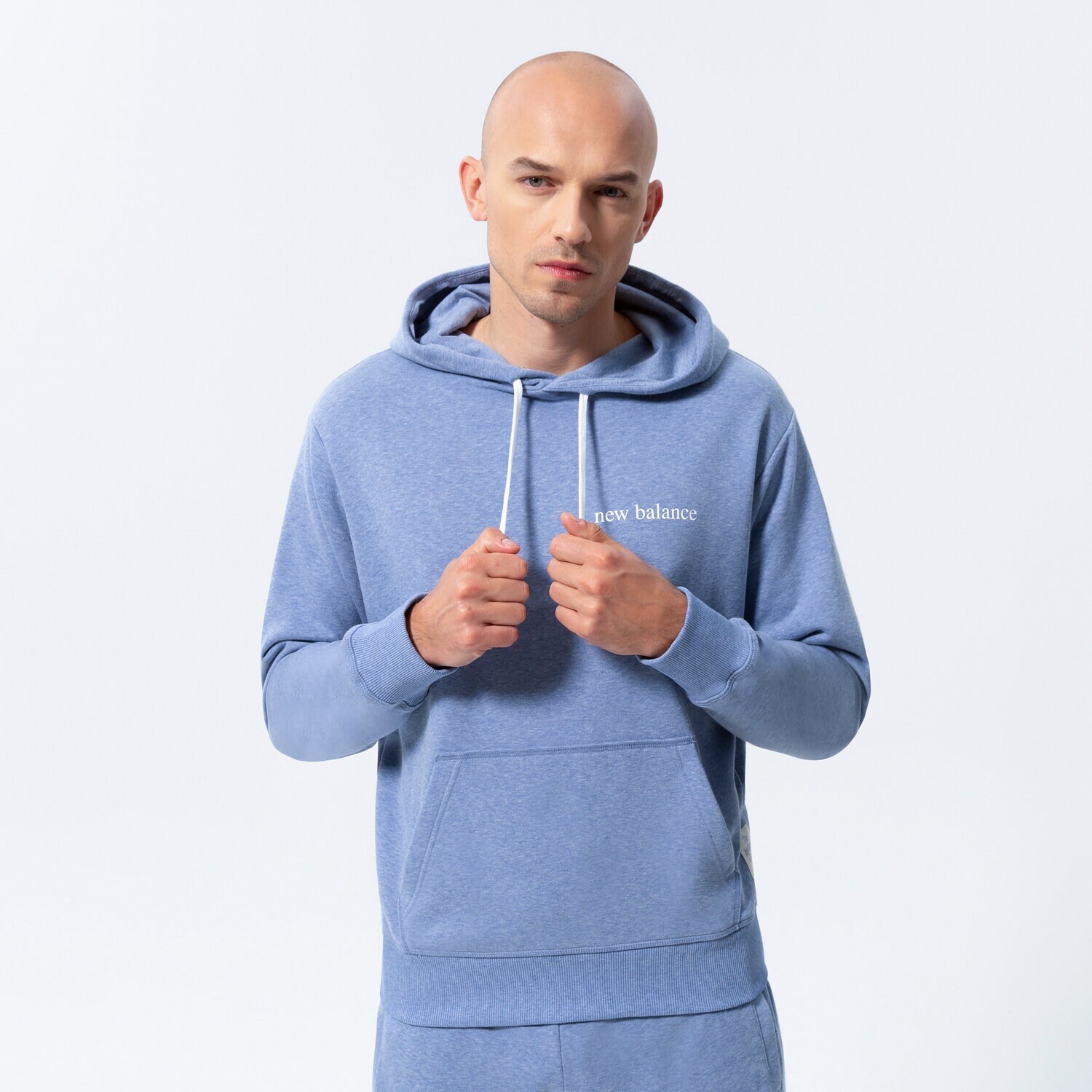 Bărbați bluză NEW BALANCE BLUZĂ CU GLUGĂ NB ESSENTIALS PURE BALANCE SWEATS MT21565NHR Albastru