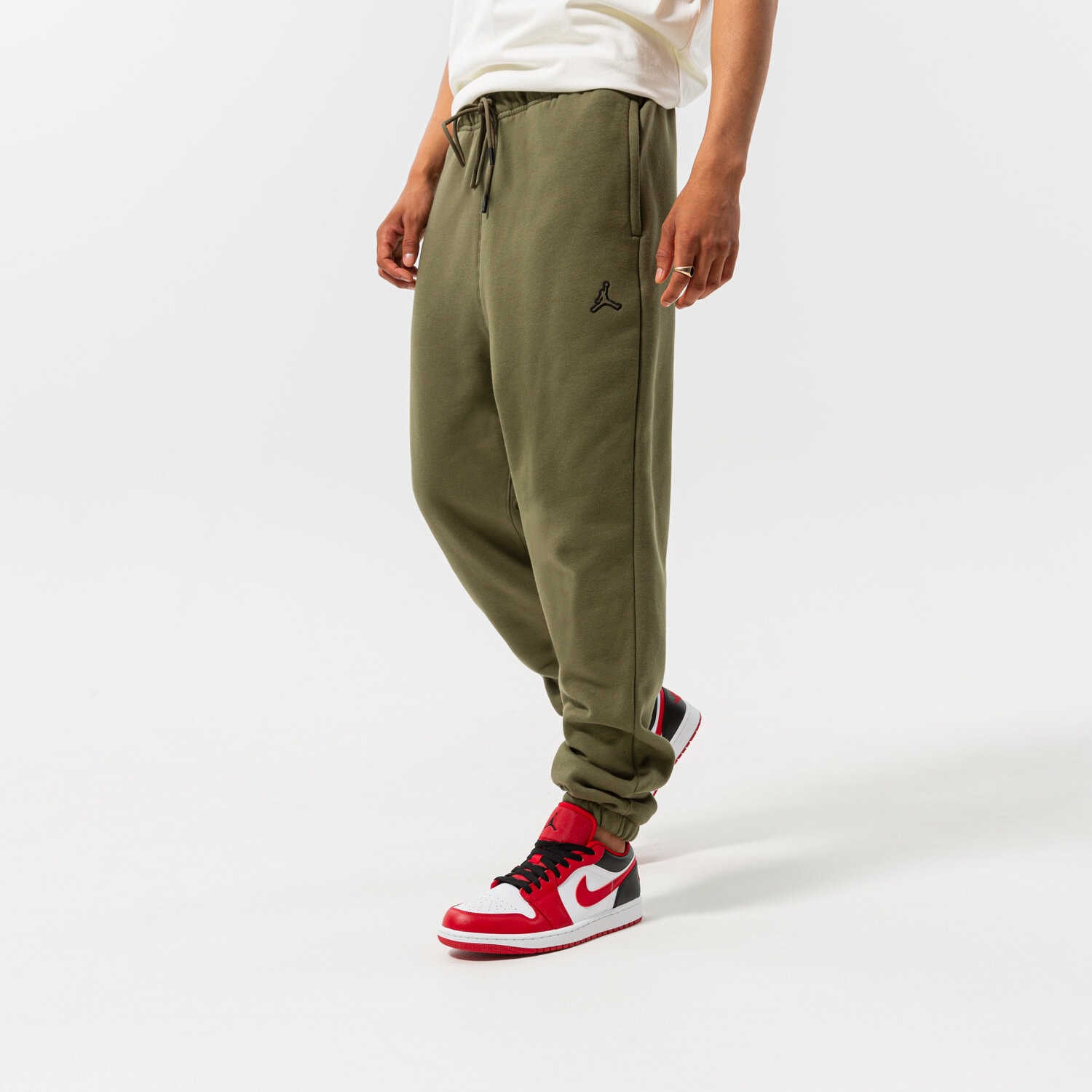 Bărbați pantaloni JORDAN PANTALONI ESSENTIAL JOGGERS DA9820-222 Kaki