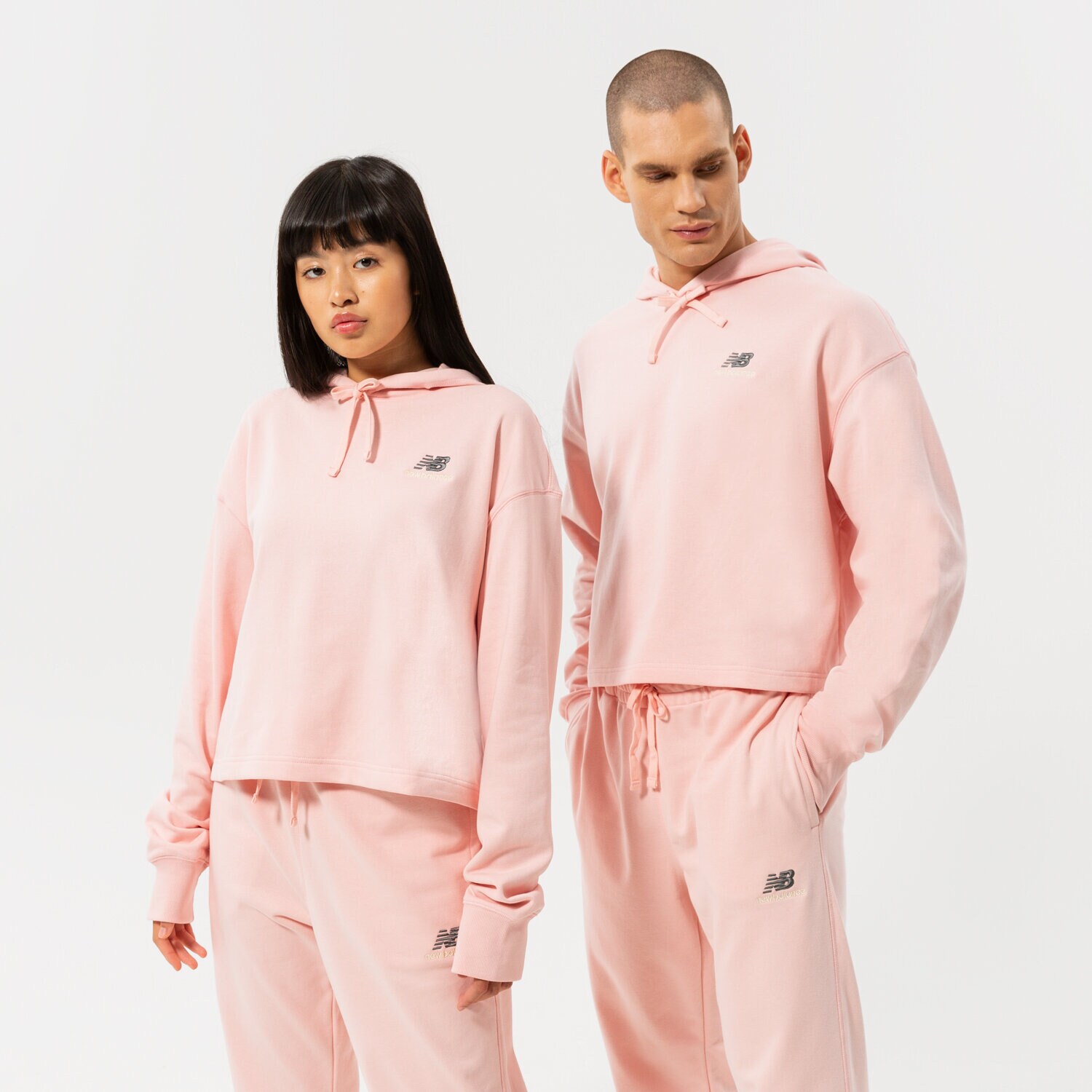 Femei bluză NEW BALANCE BLUZĂ CU GLUGĂ NB ESSENTIALS UNI-SSENTIALS CROP UT21502PIE Roz