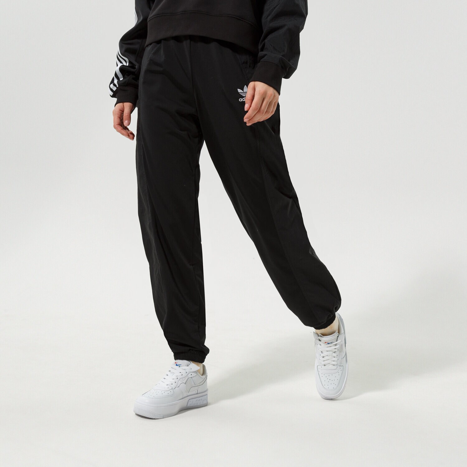 Femei pantaloni ADIDAS PANTALONI PANTS HC7049 Negru