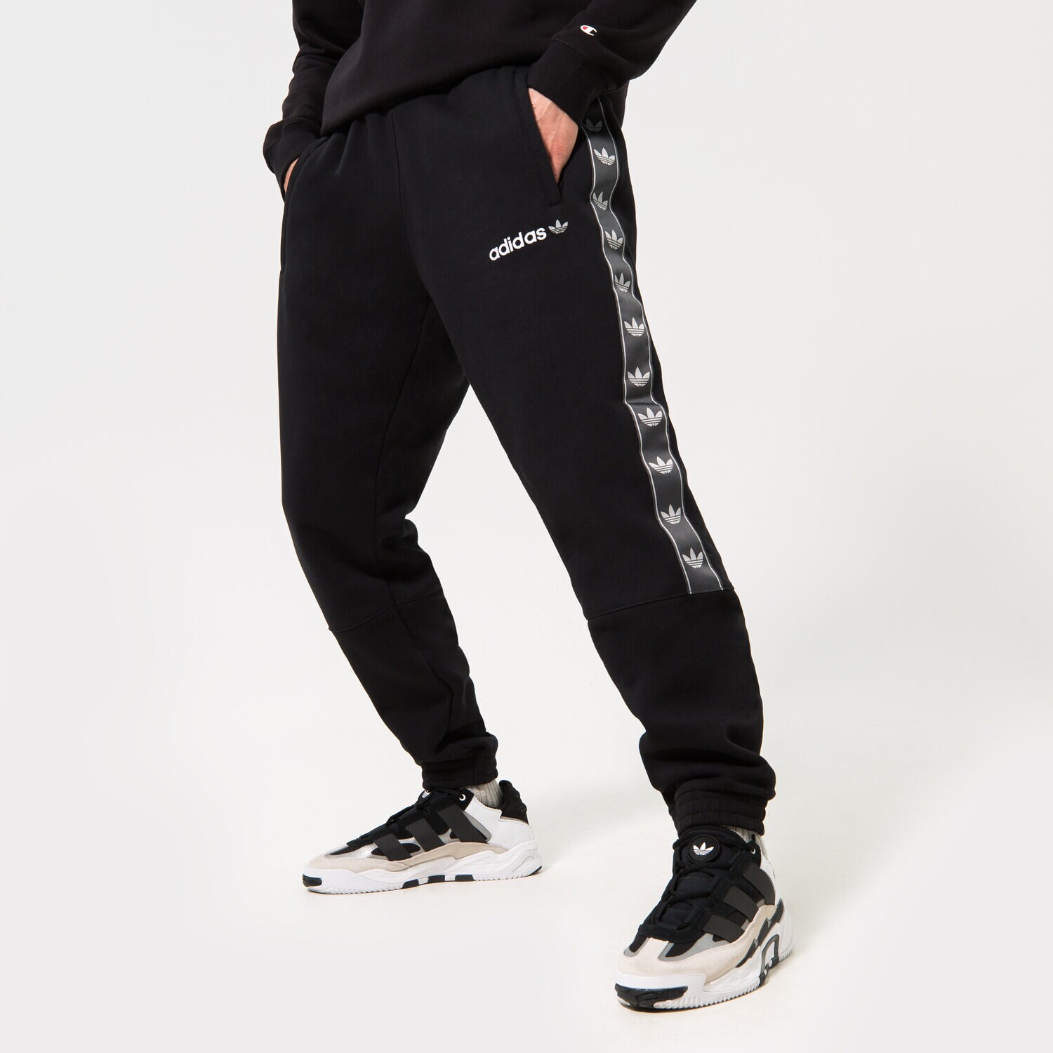 Bărbați pantaloni ADIDAS PANTALONI  TAPE FLC PANT BLK HR4467 Negru