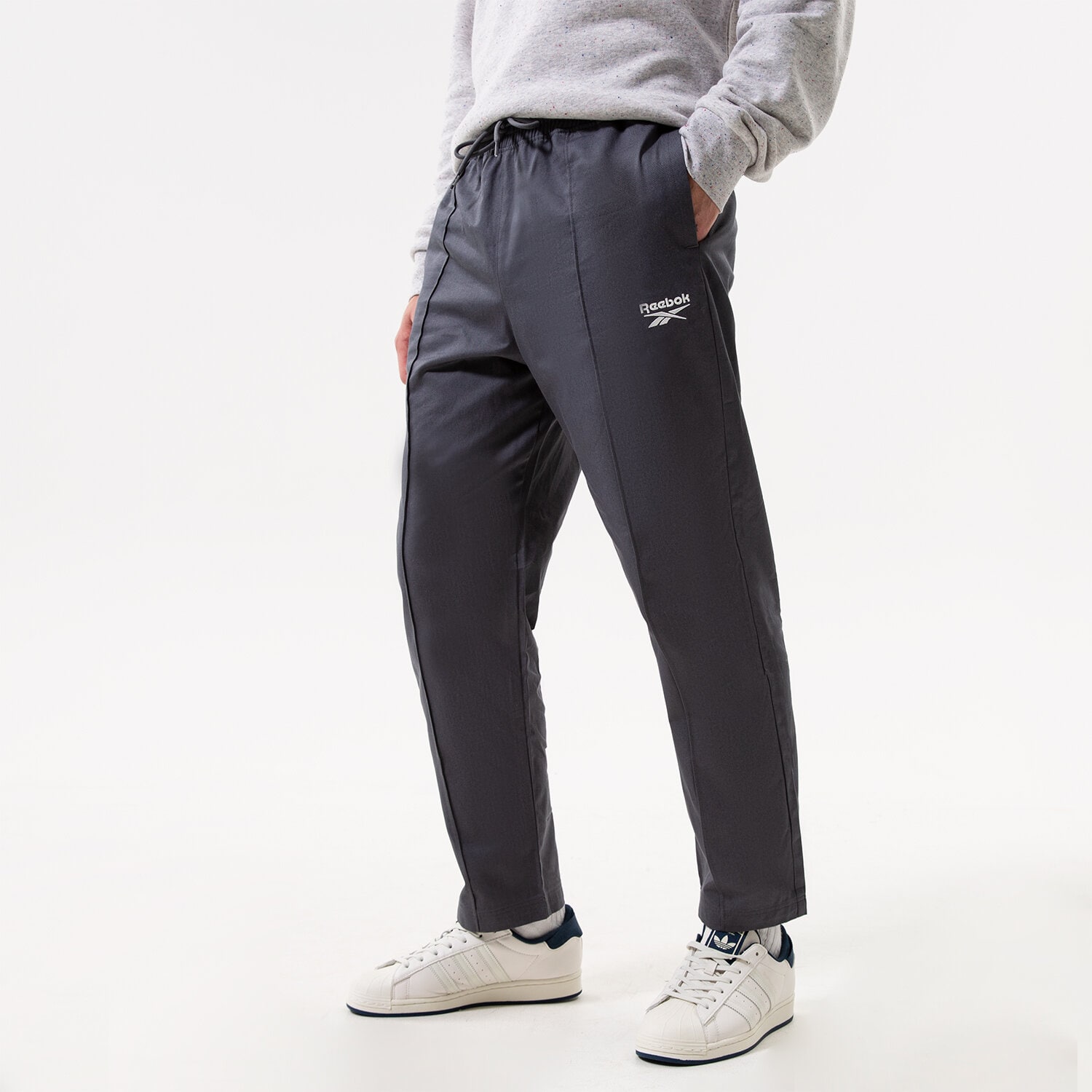 Bărbați pantaloni REEBOK PANTALONI  CLASSIC WARDROBE TWILL PANTS HS0821 Negru